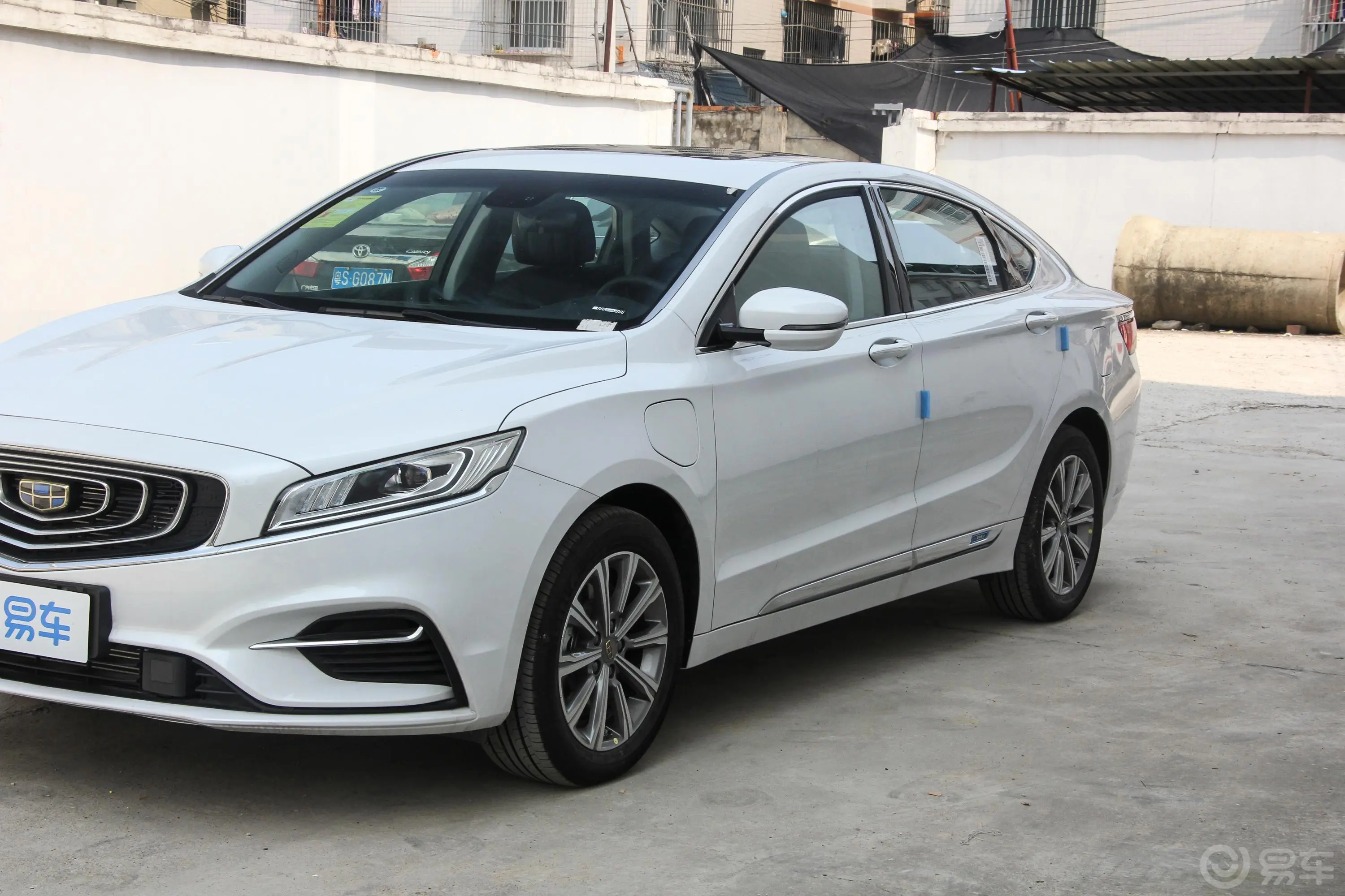 博瑞PHEV1.5T 双离合 耀享版外观