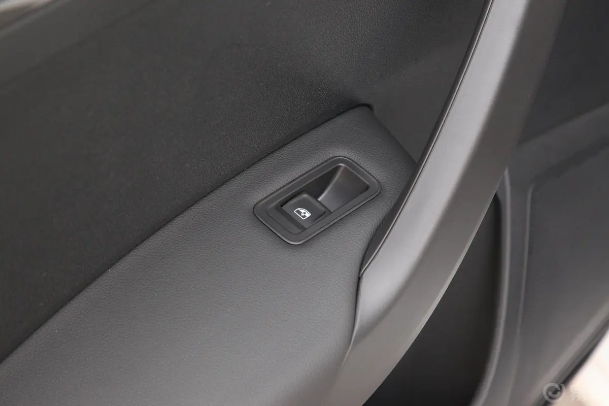 桑塔纳1.5L 自动 舒适版后车窗调节