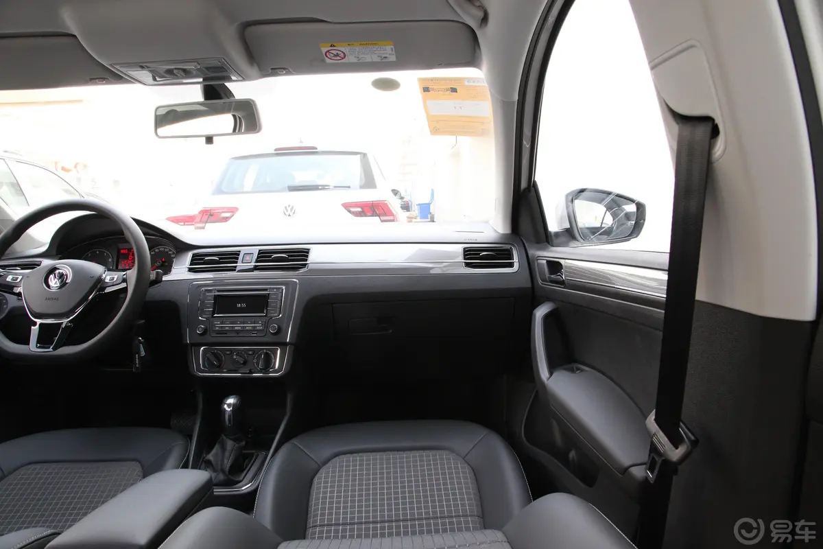 桑塔纳1.5L 自动 舒适版副驾驶位区域