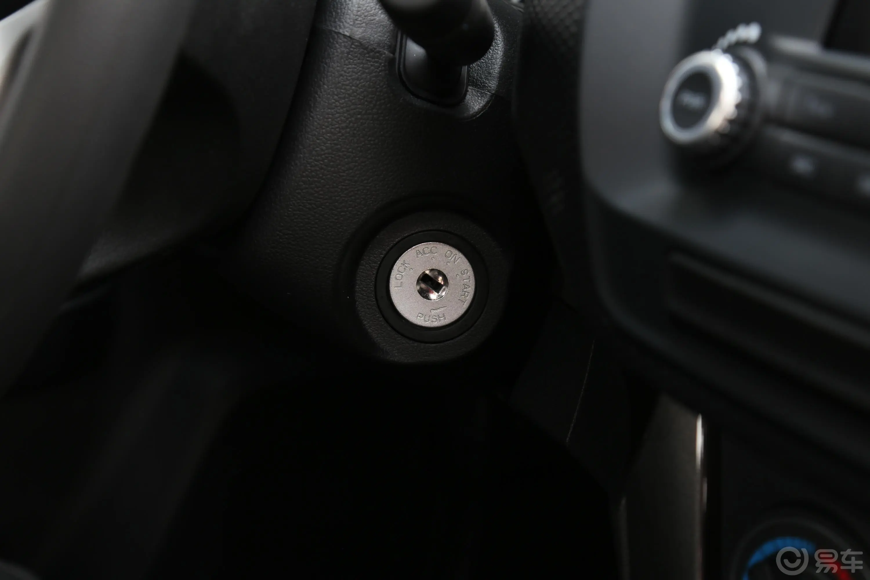 风骏52.4L 手动 大双 欧洲版 汽油 两驱 进取版钥匙孔或一键启动按键
