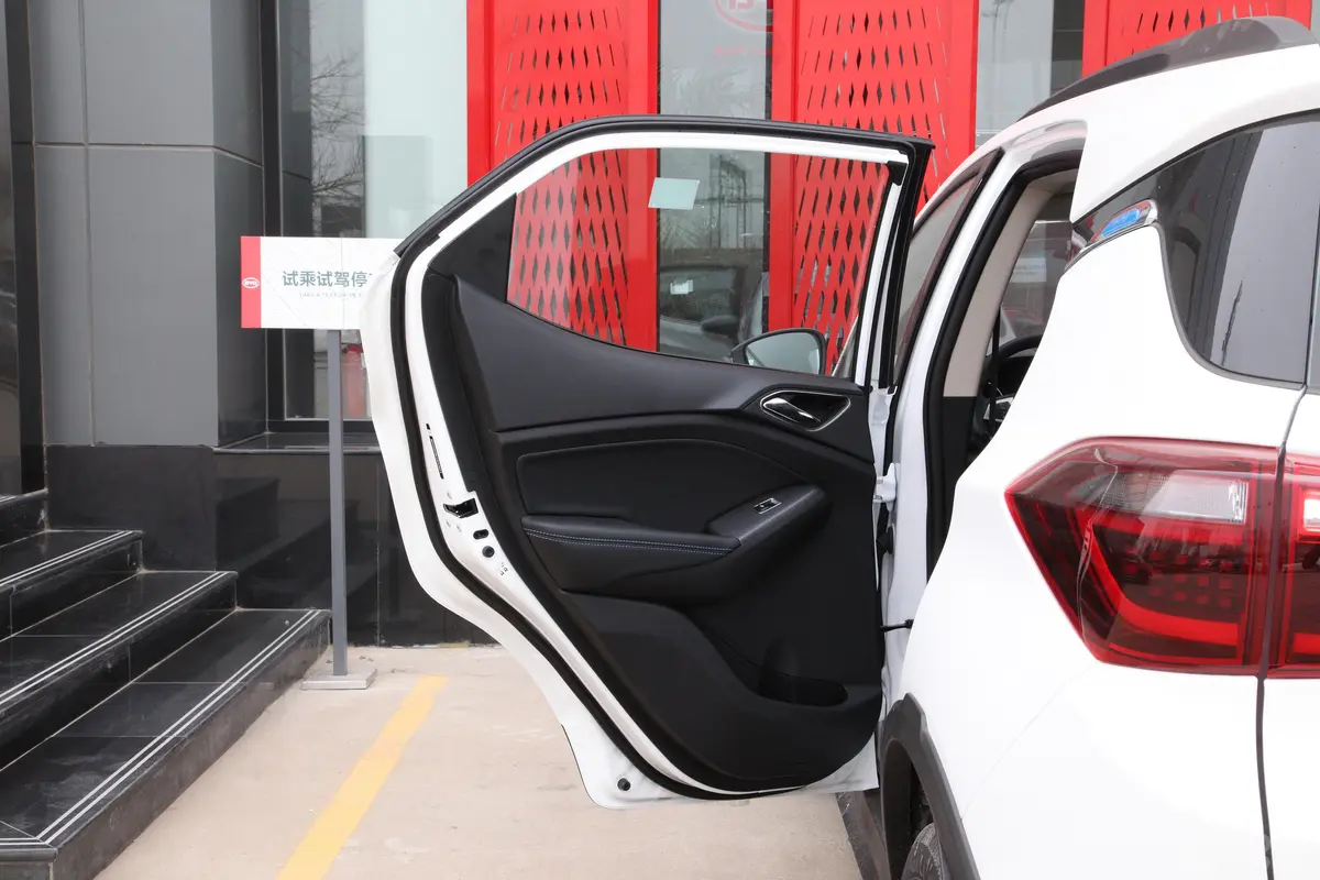 元新能源EV360 智联领享版驾驶员侧后车门