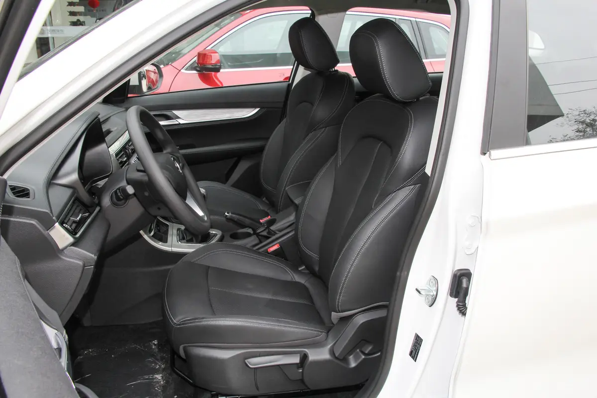 汉腾X51.5L 手动 舒适版 国V驾驶员座椅