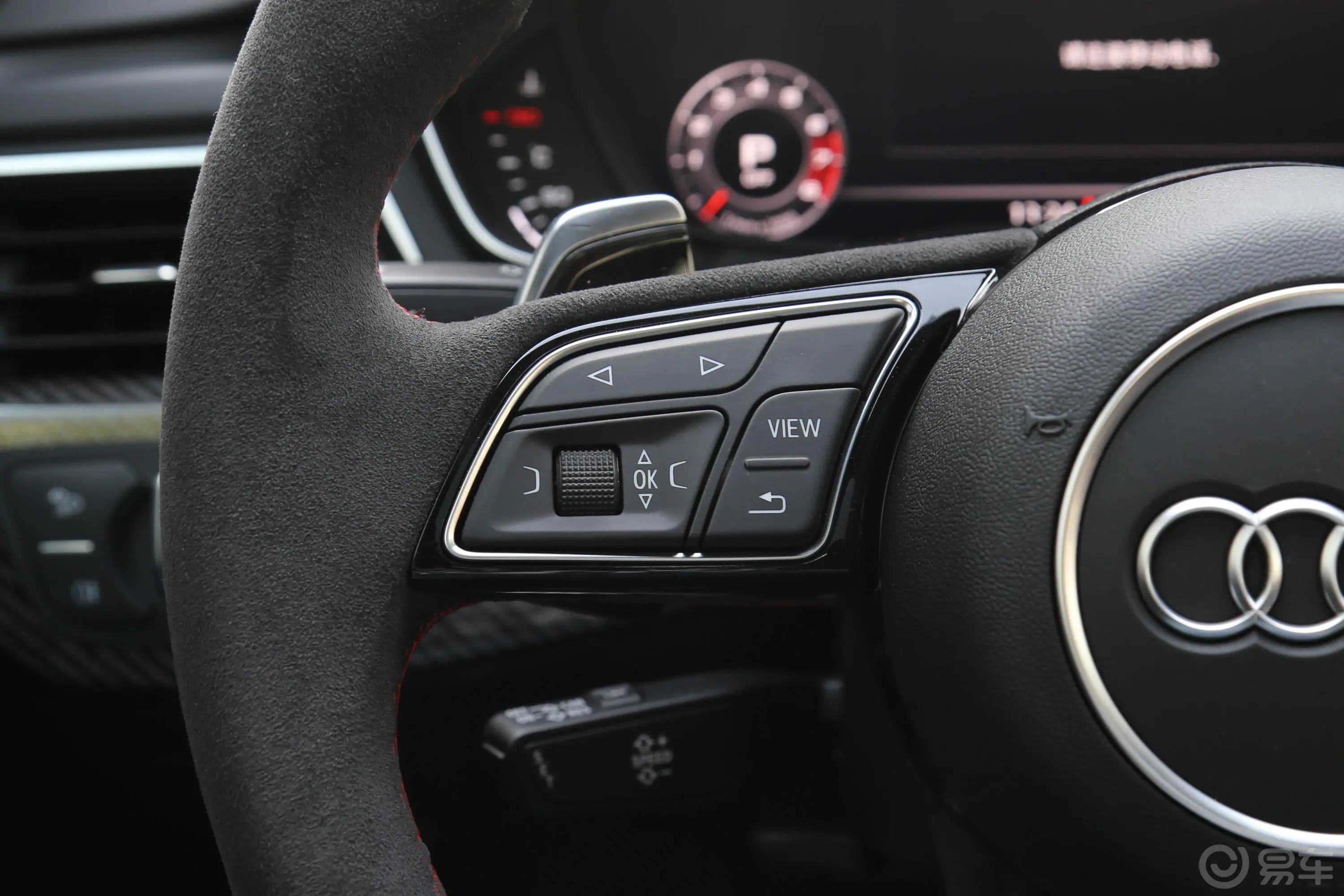 奥迪RS 52.9T Coupe左侧方向盘功能按键