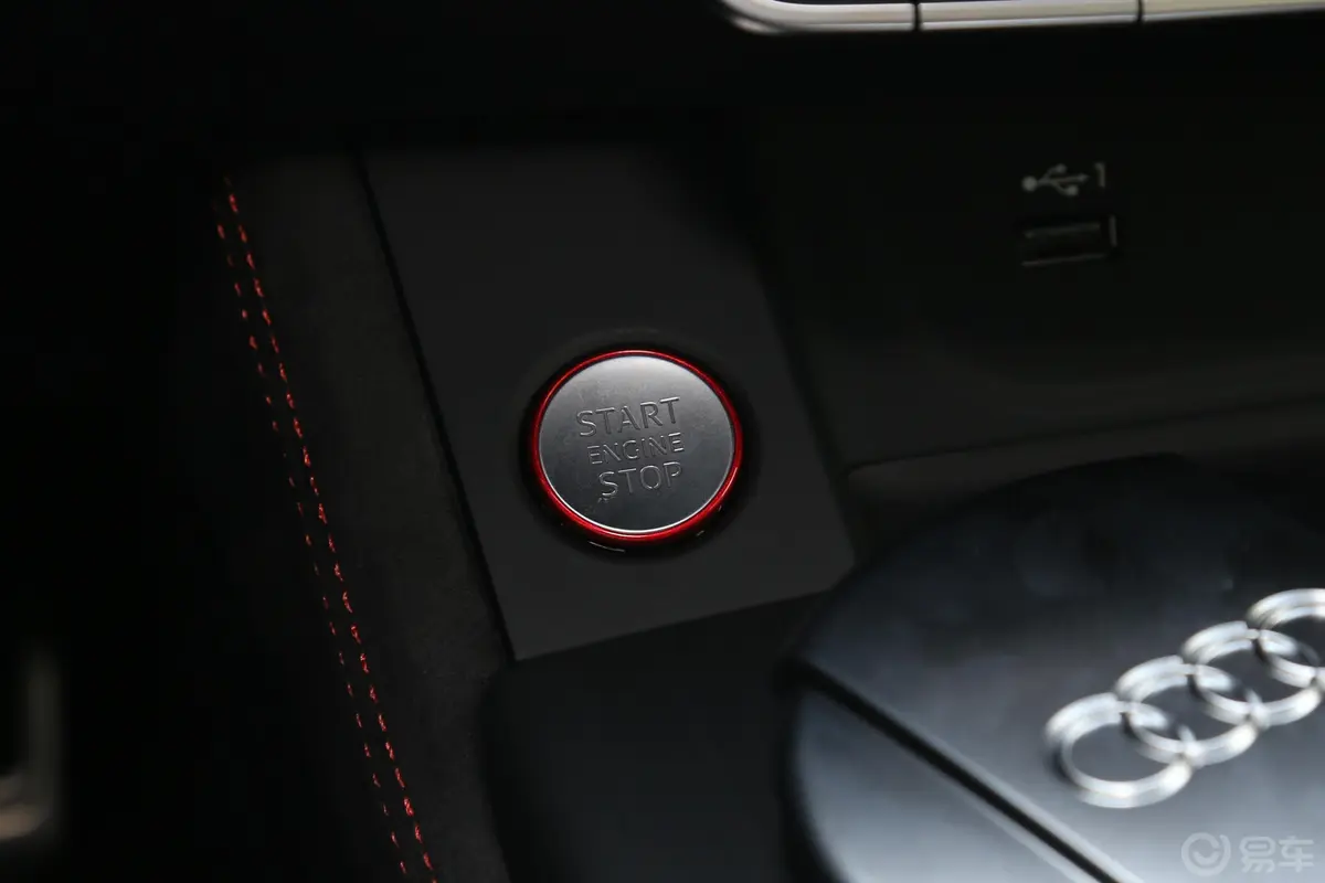 奥迪RS 52.9T Coupe钥匙孔或一键启动按键