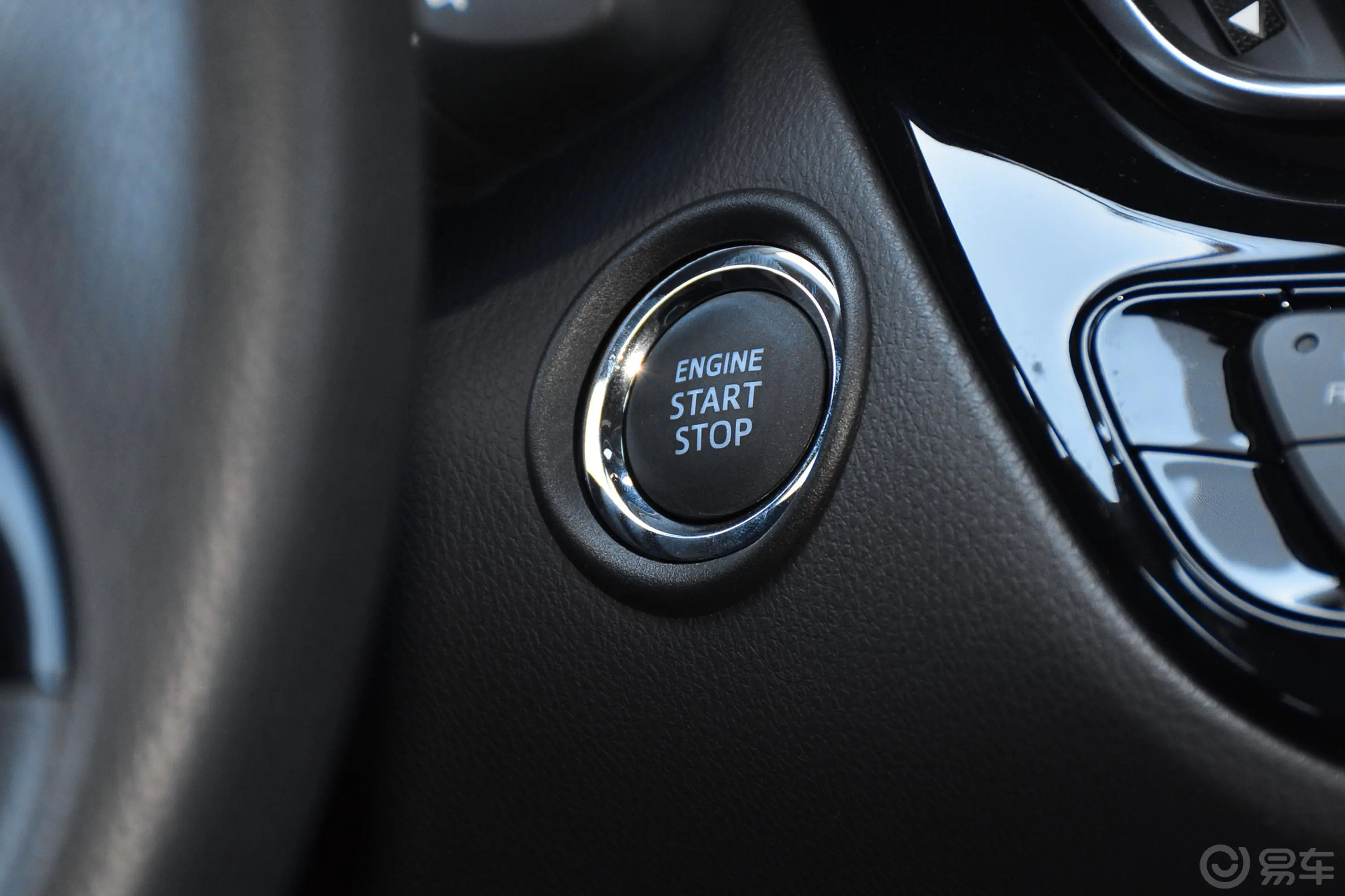 丰田C-HR2.0L CVT 领先版 国VI钥匙孔或一键启动按键