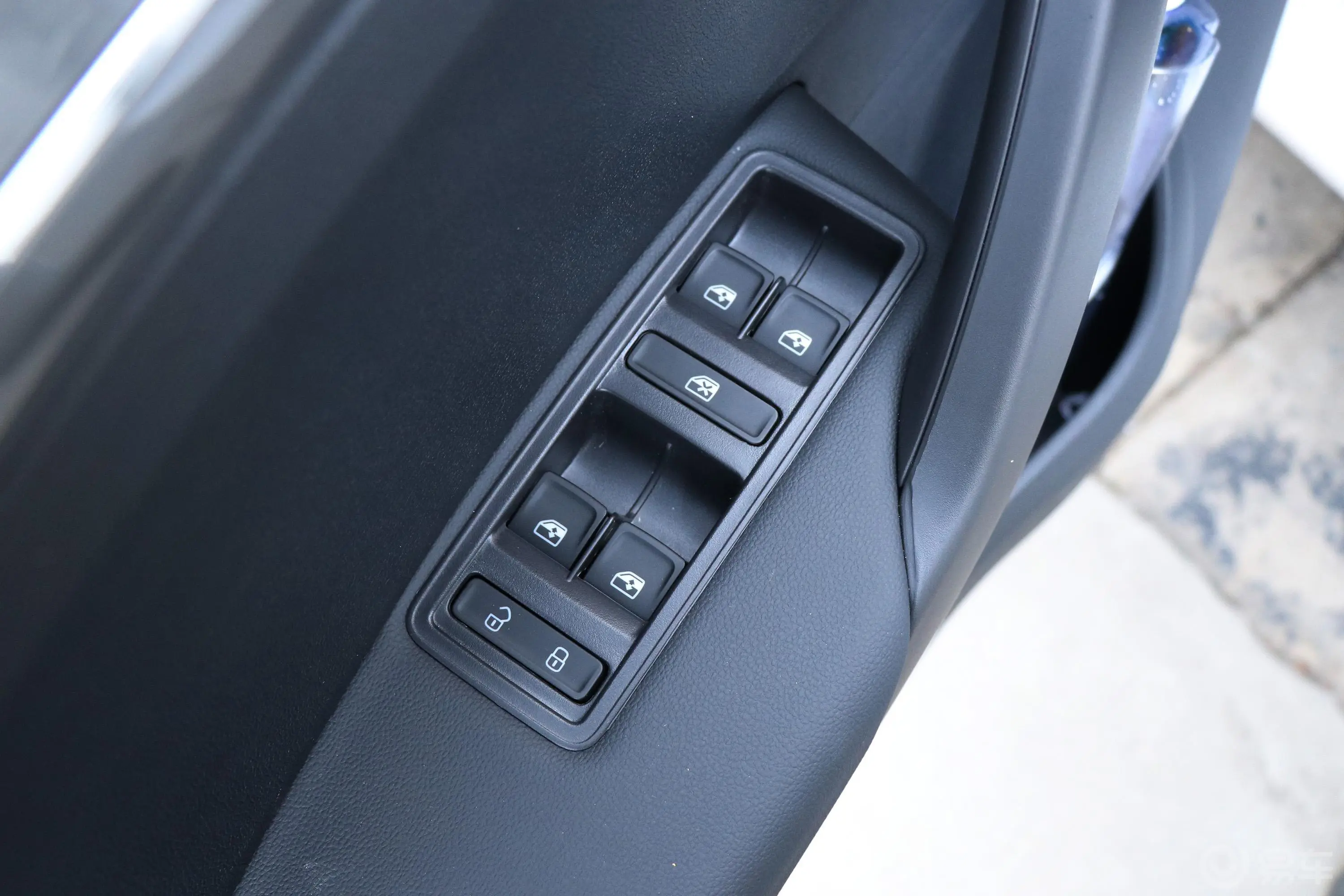桑塔纳1.5L 手动 舒适版车窗调节整体