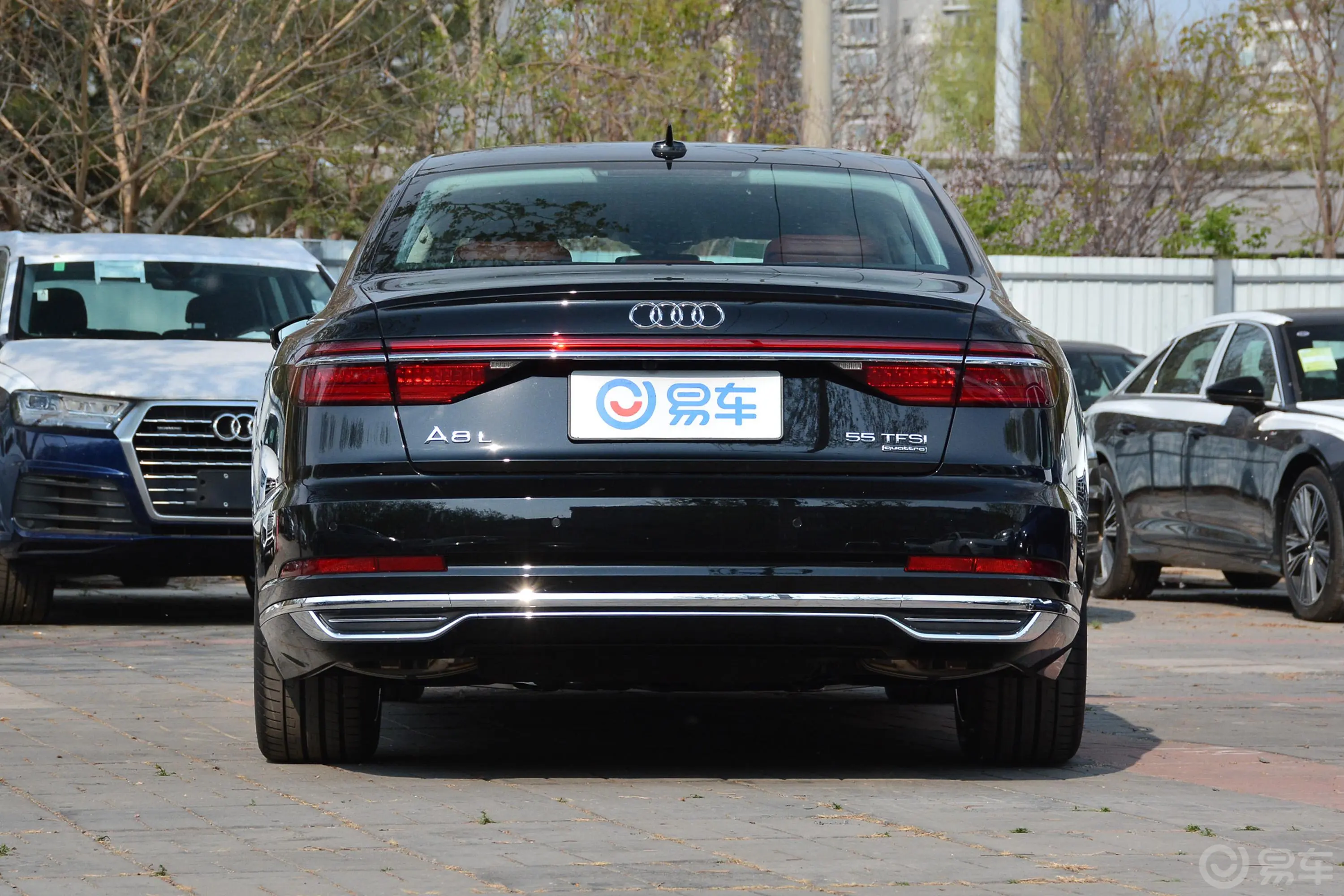 奥迪A8A8L 55 TFSI quattro 豪华型正后水平