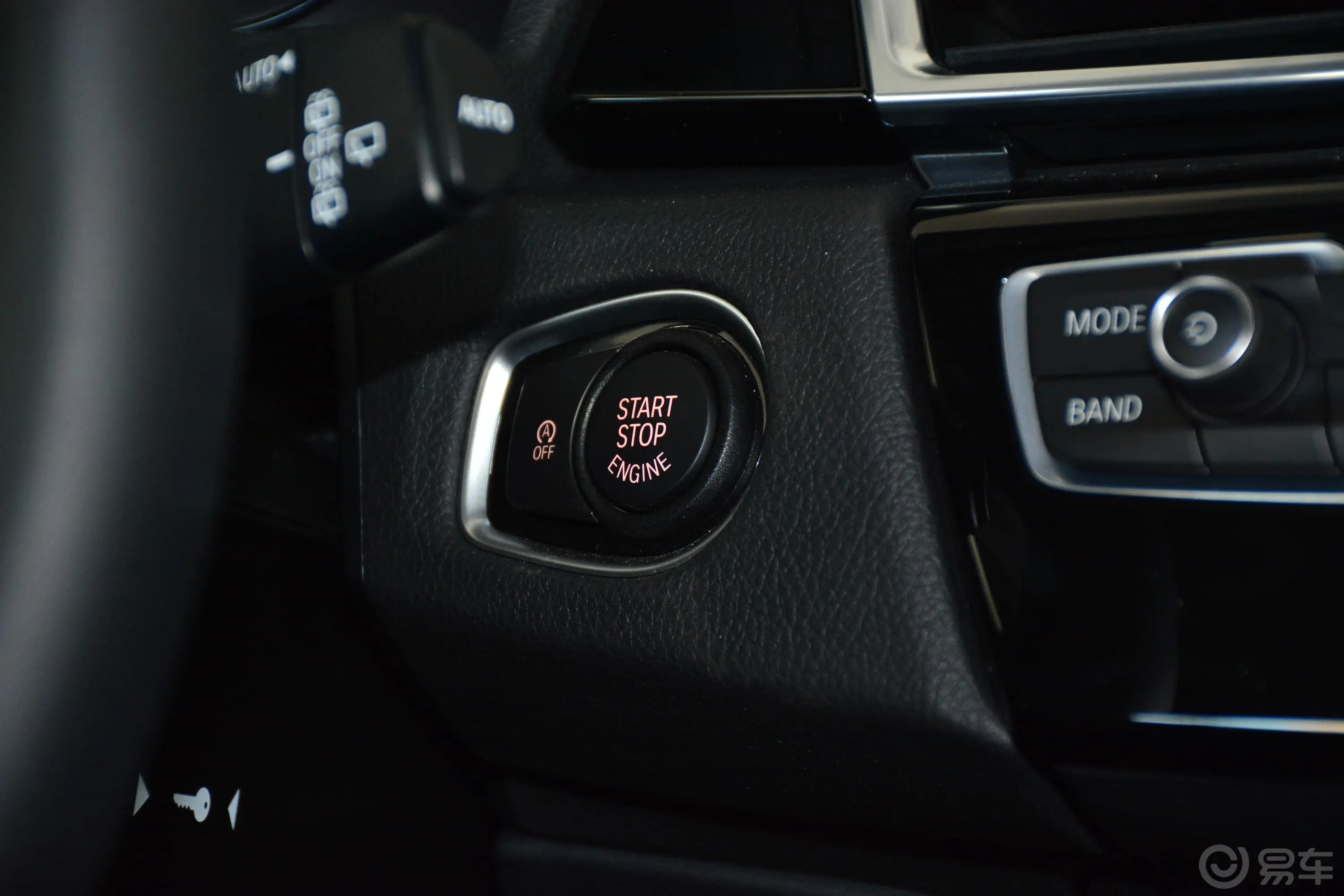 宝马2系旅行车218i 领先版钥匙孔或一键启动按键