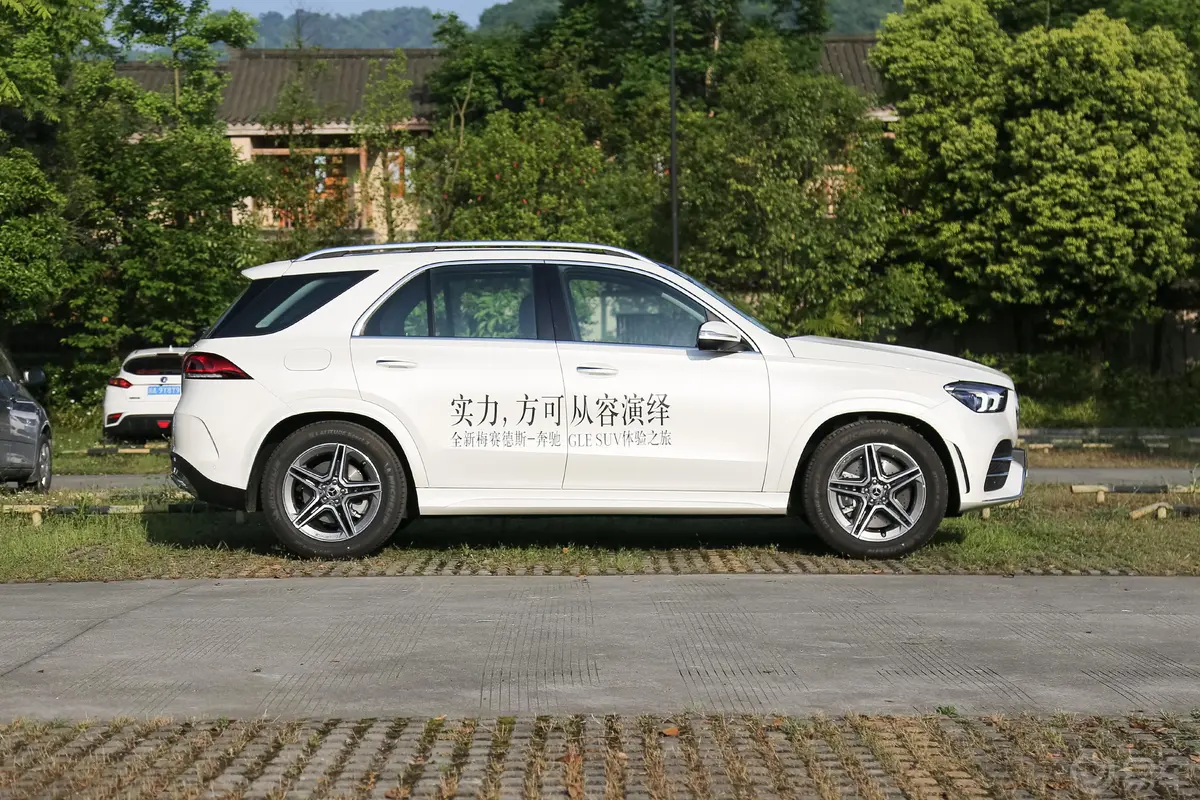 奔驰GLEGLE 450 4MATIC 时尚版外观