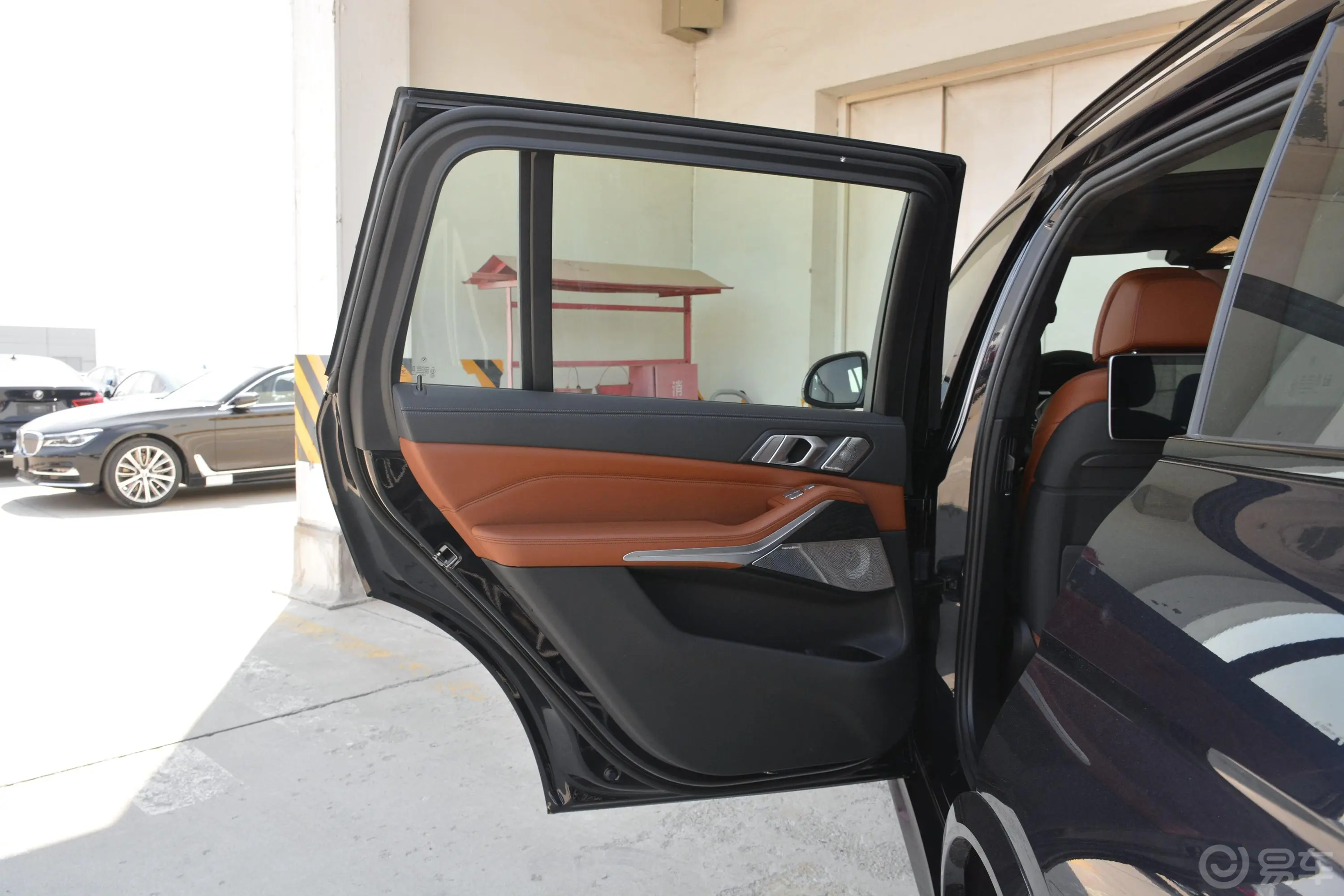 宝马X7xDrive40i 行政版 M运动套装驾驶员侧后车门