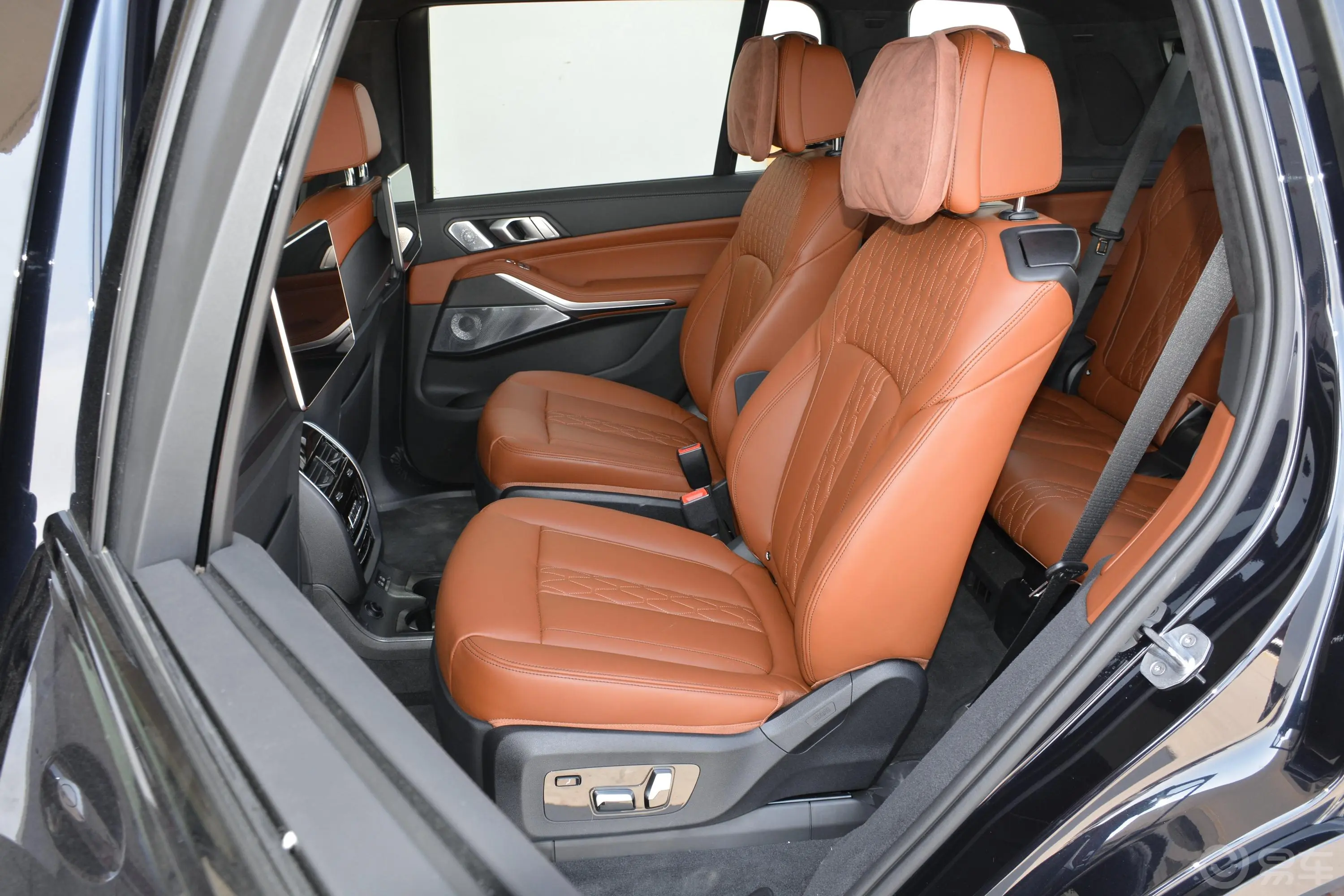 宝马X7xDrive40i 行政版 M运动套装后排座椅