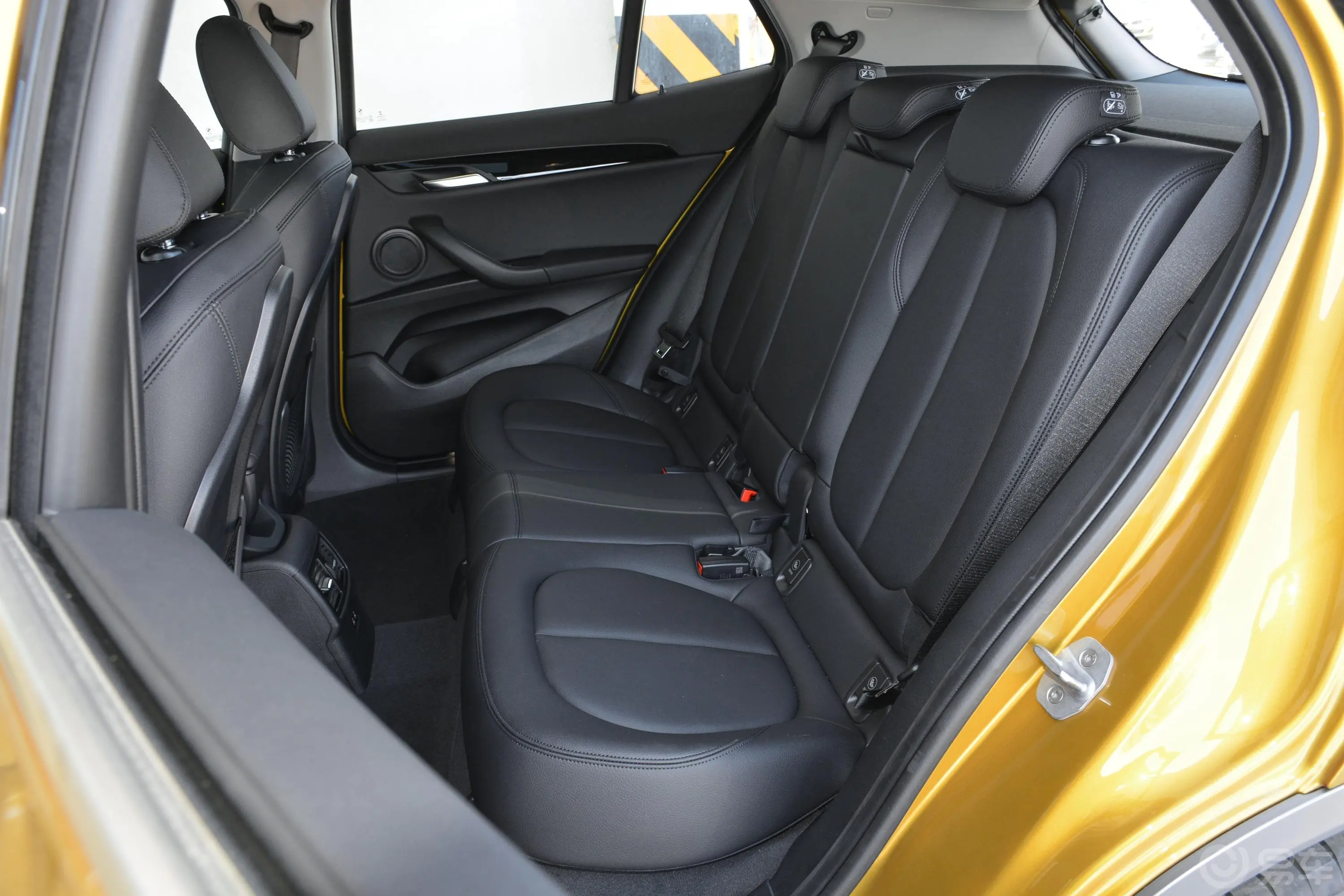 宝马X2(进口)sDrive25i 领先版 M越野套装 国V后排座椅