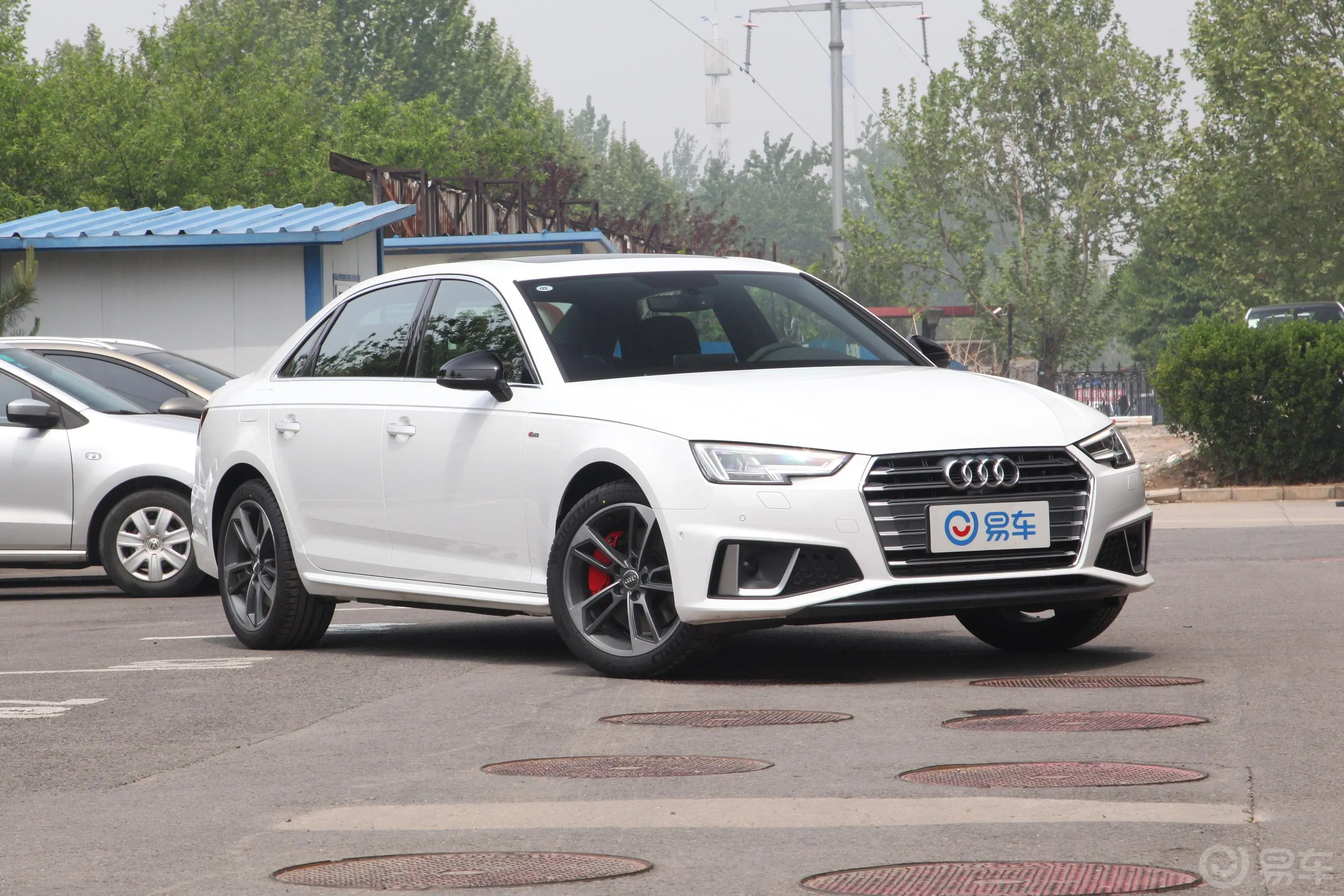 奥迪A4L45 TFSI quattro运动版 国VI天窗