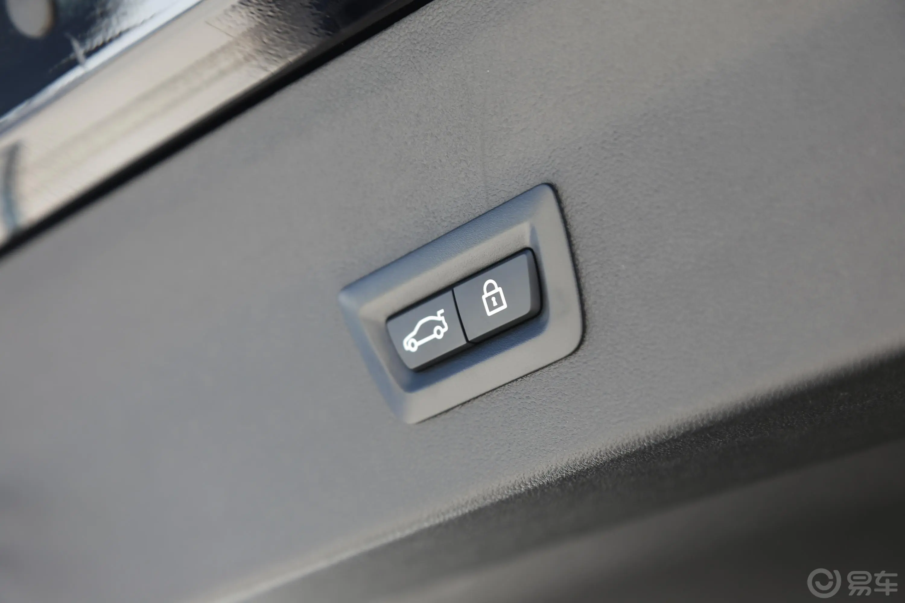 宝马X4xDrive30i M越野套装电动尾门按键（手动扶手）