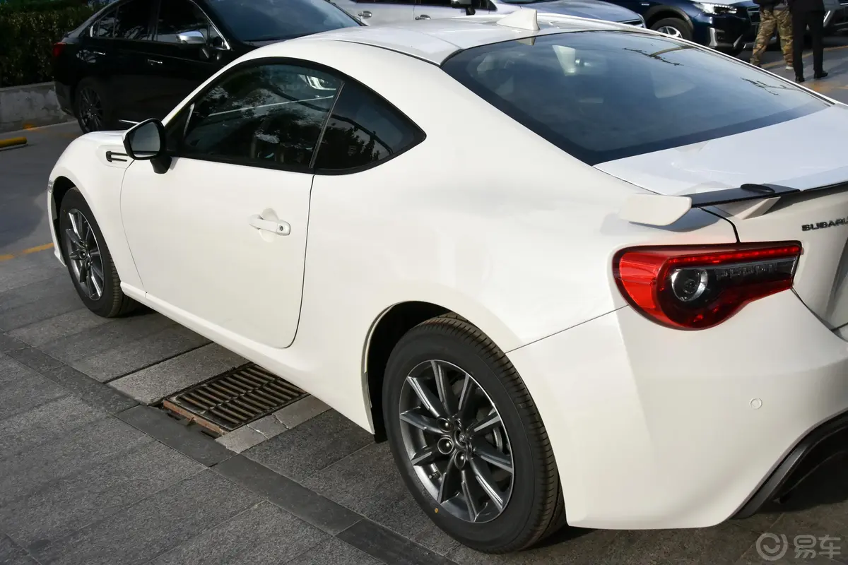 斯巴鲁BRZ2.0i 手自一体 type-RS外观