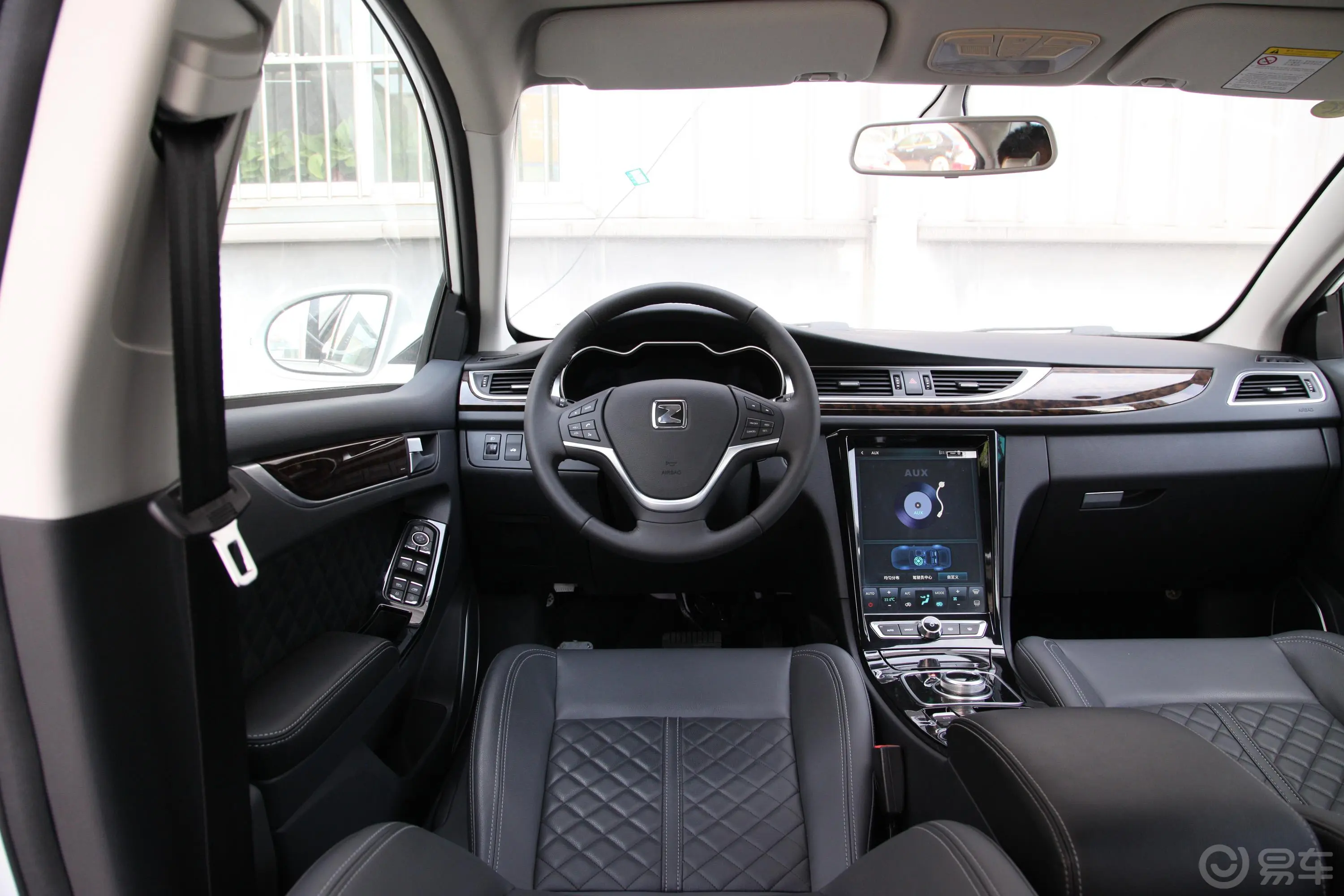 众泰Z500 EVPro 豪华版驾驶位区域