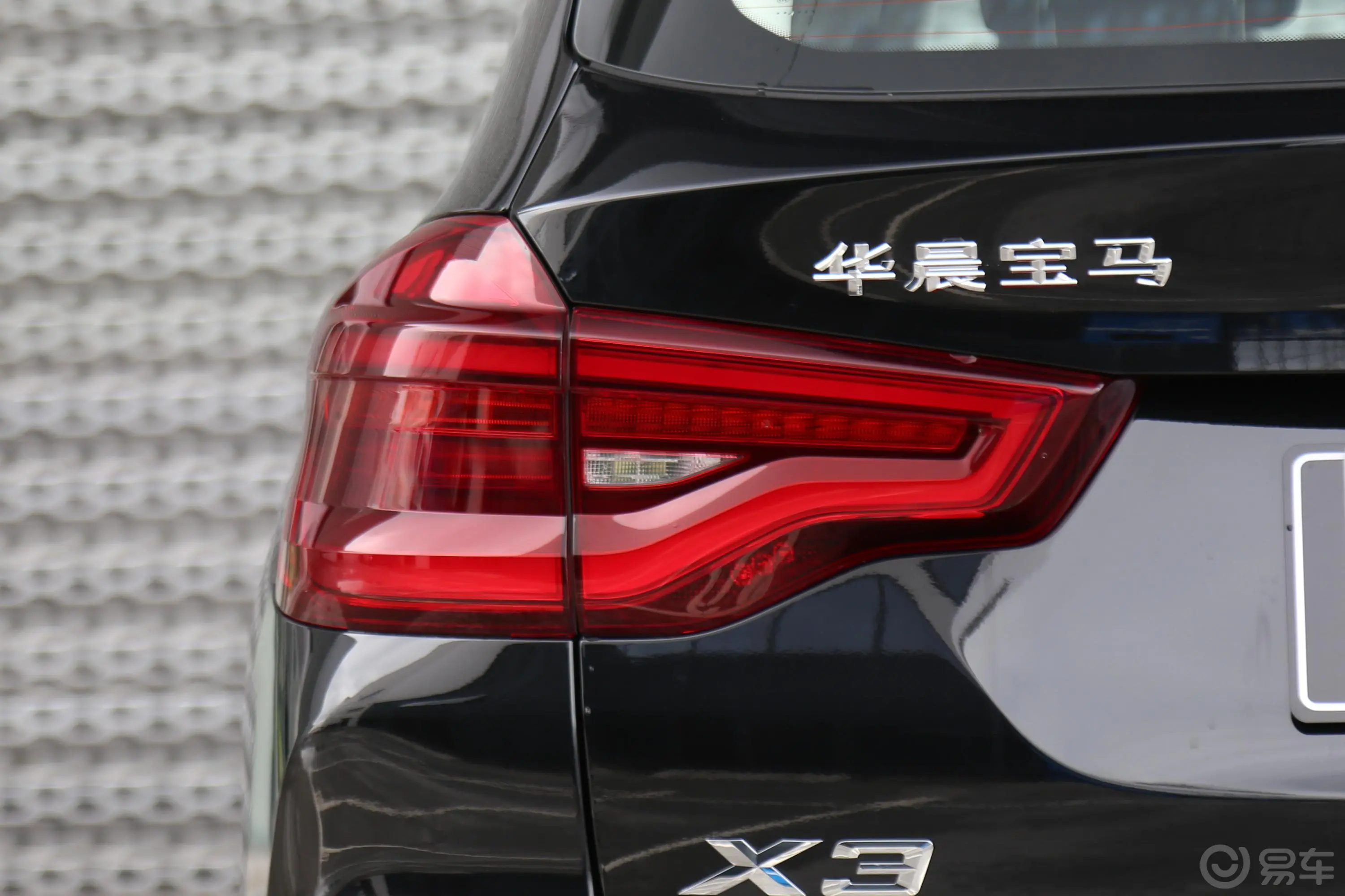 宝马X3xDrive 25i M钛金特别版外观