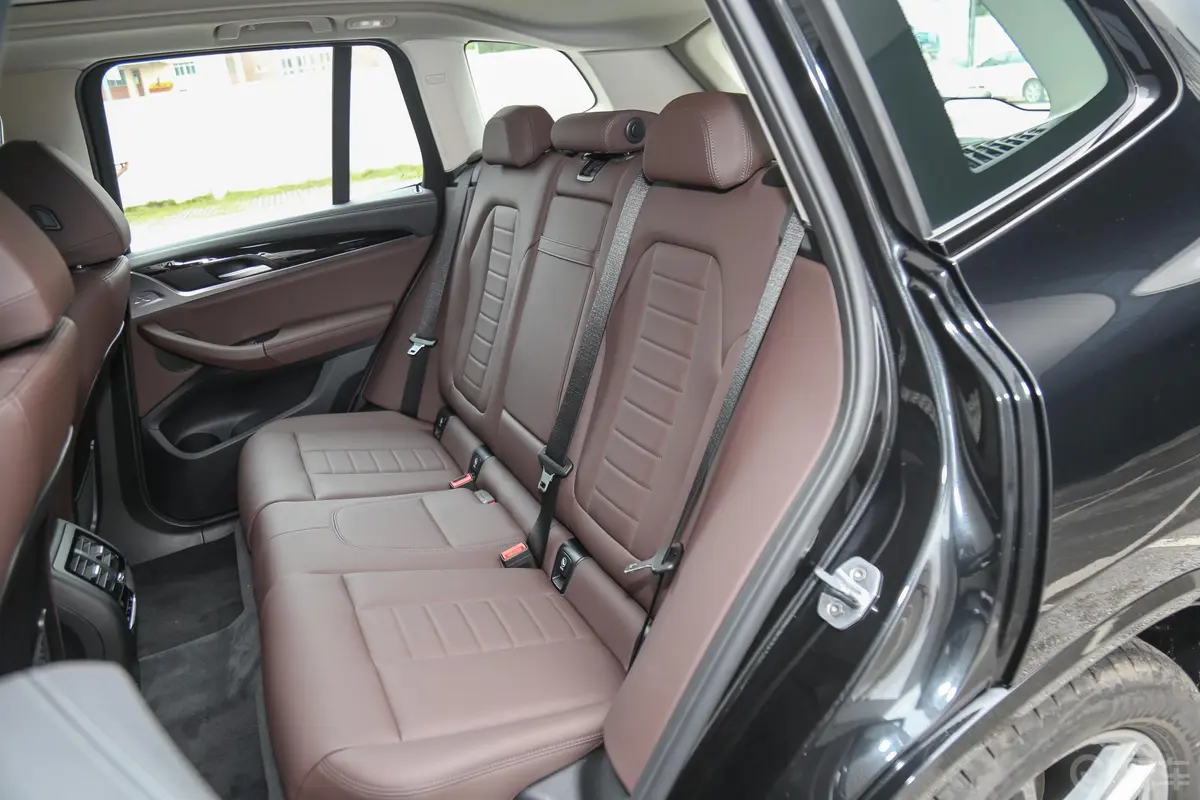 宝马X3xDrive 25i M钛金特别版后排座椅