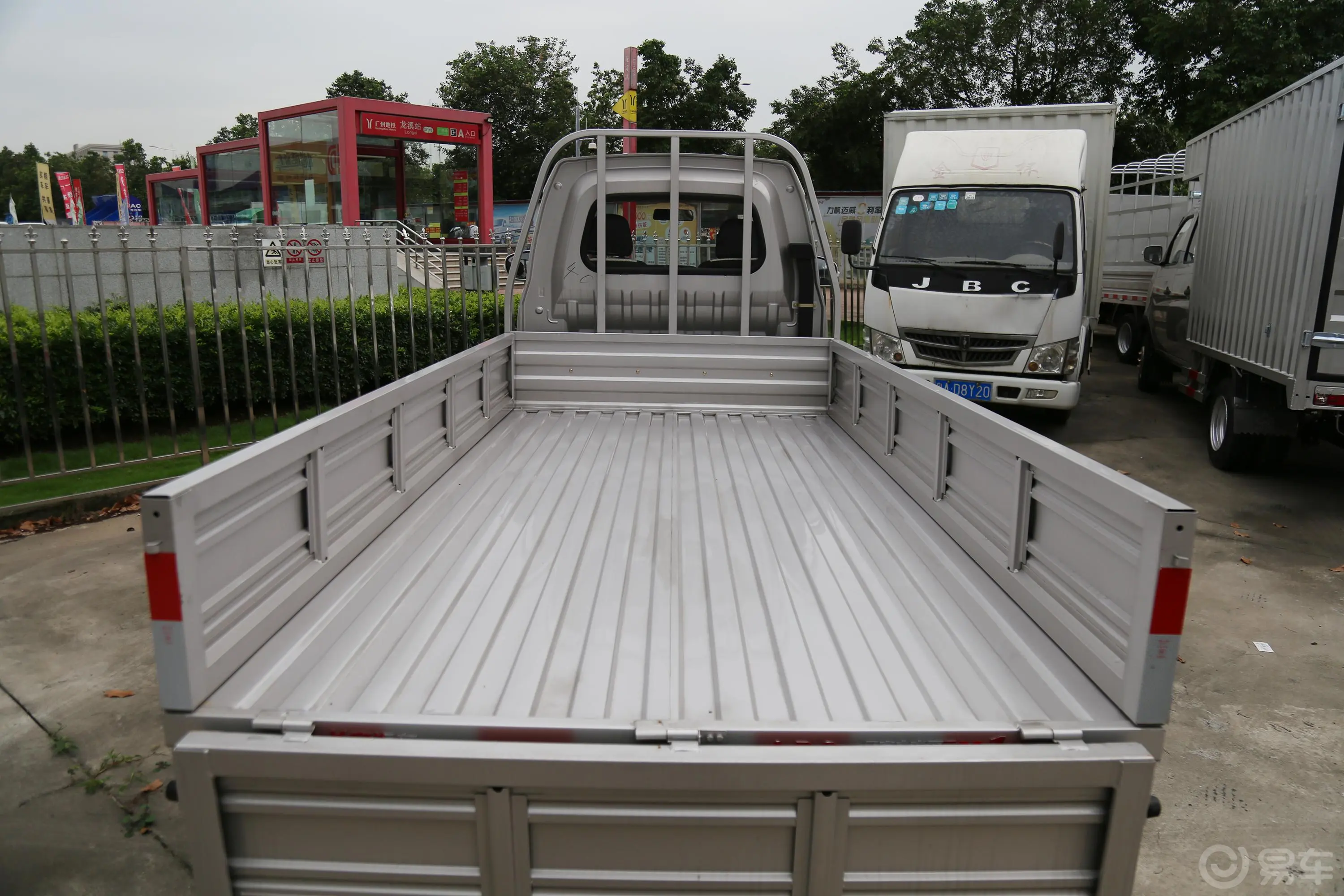 跨越王X1栏板 1.5L 手动 单排后单轮标准货箱 标准型 国VI后备厢空间特写