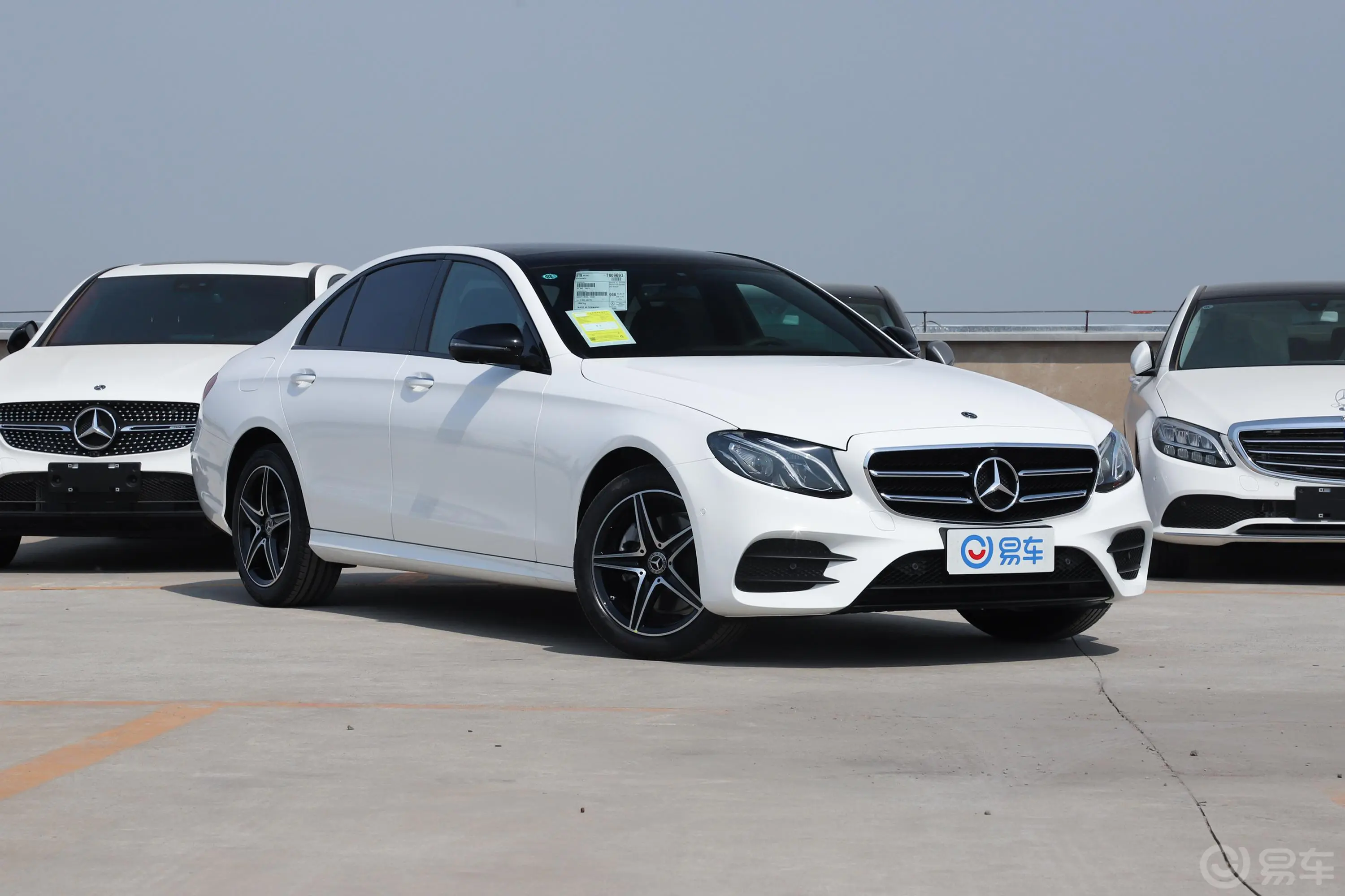 奔驰E级(进口)E 260 4MATIC 运动版发动机舱盖内侧