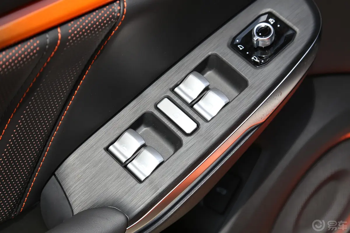 魏牌VV51.5T 双离合 两驱 倾橙限量版车窗调节整体