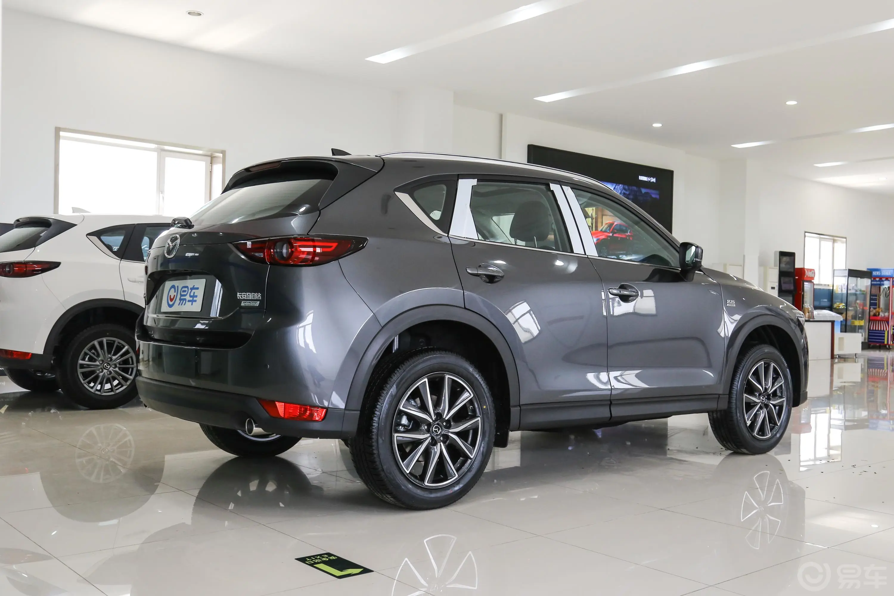 马自达CX-5云控版 2.5L 手自一体 四驱 智尊版 国V侧后45度车头向右水平