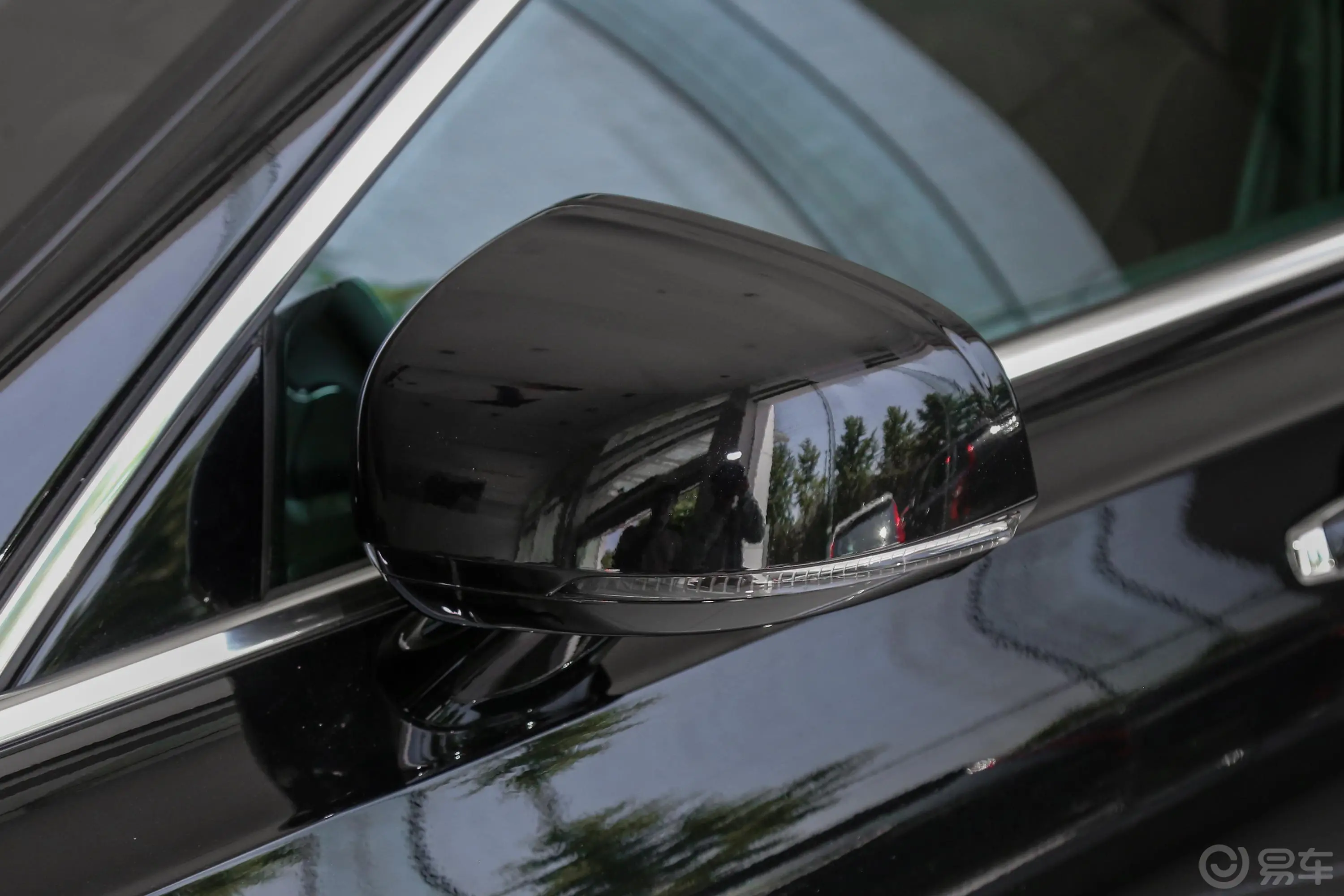 沃尔沃S90T5 智远版主驾驶后视镜背面