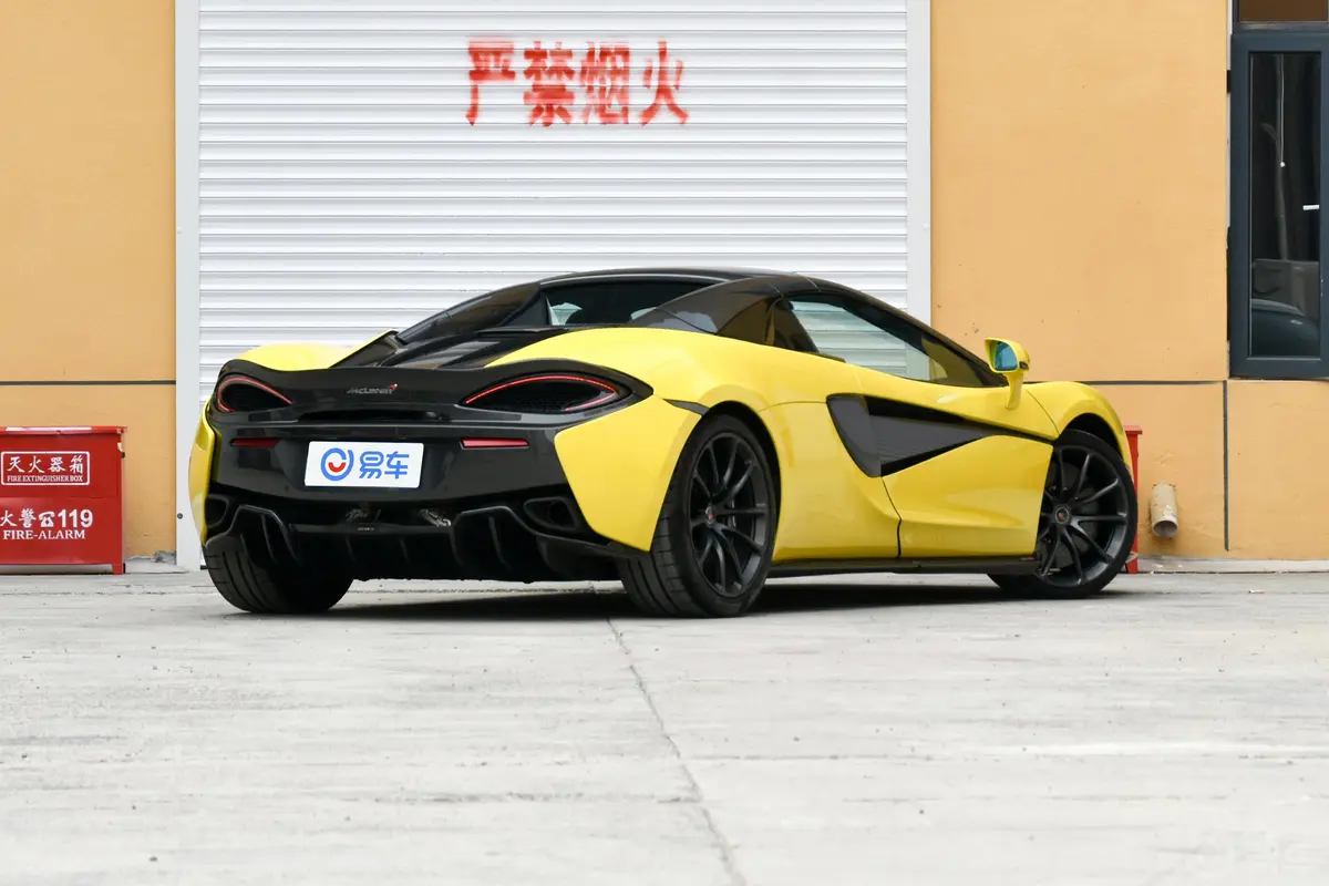 迈凯伦570S3.8T Spider侧后45度车头向右水平