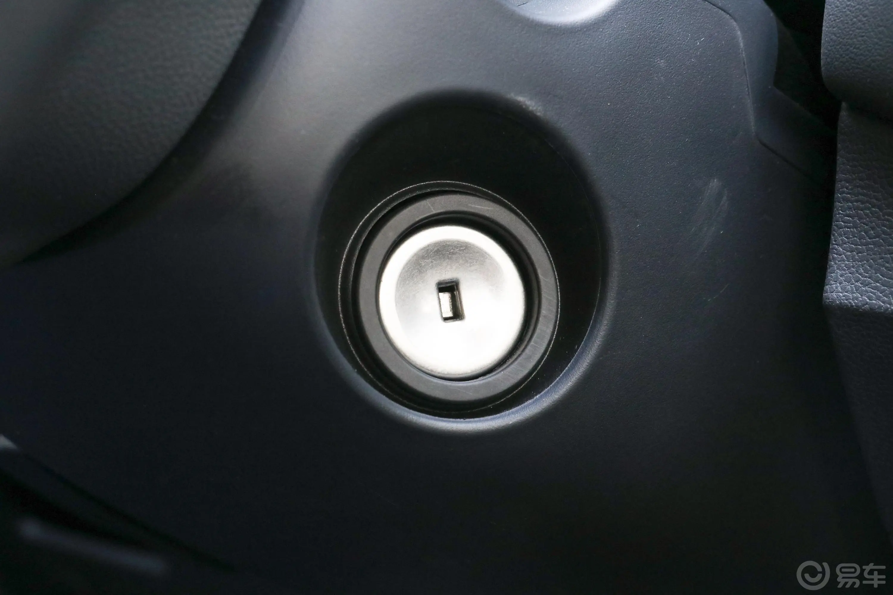 荣威RX31.6L 手动 进取版钥匙孔或一键启动按键