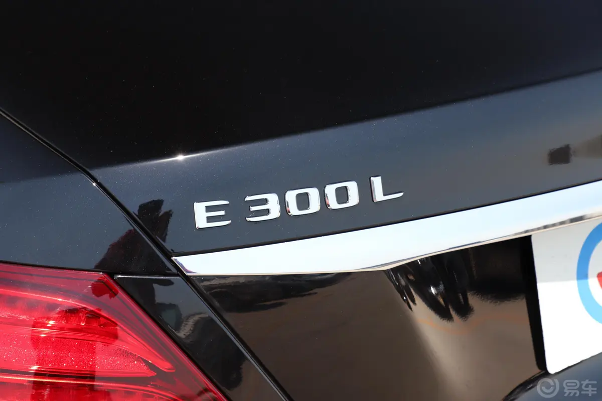 奔驰E级改款 E 300 L 豪华版外观