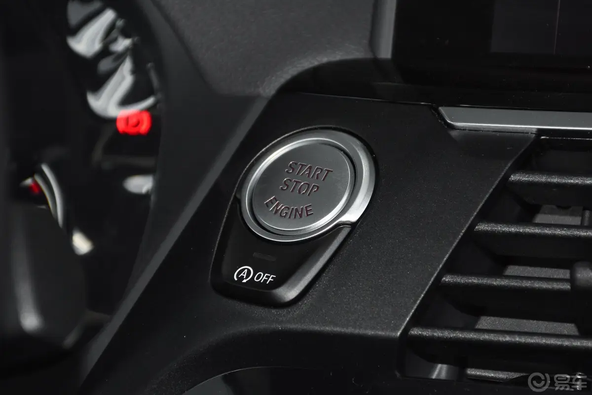 宝马X3xDrive 28i M运动套装钥匙孔或一键启动按键