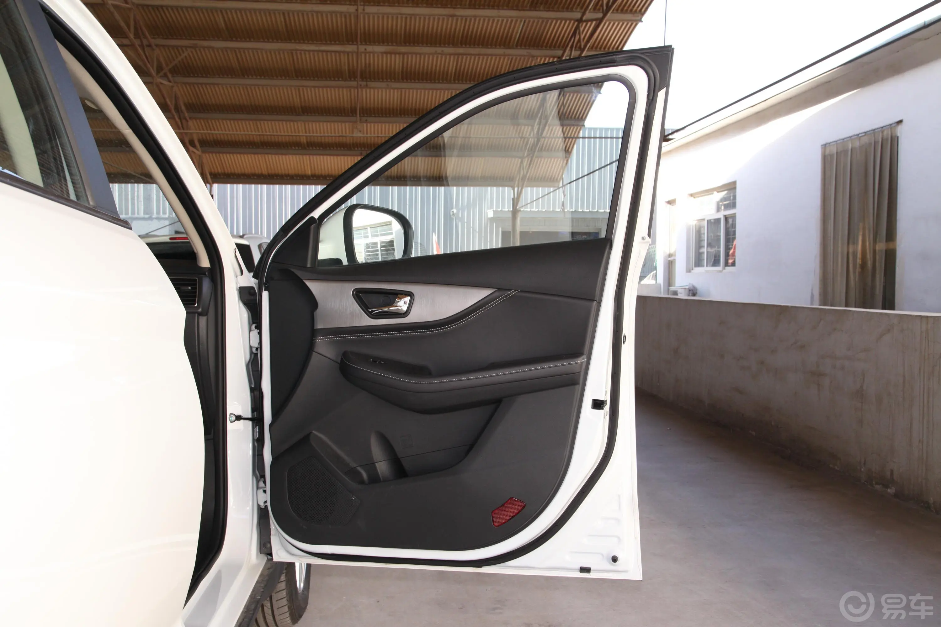 风光S5601.8L CVT 舒适型副驾驶员车门