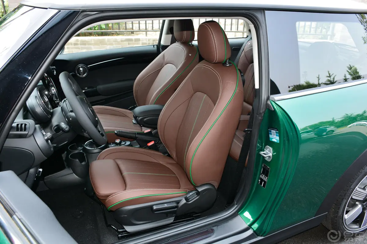 MINI60周年纪念版 2.0T COOPER S 双离合 三门版驾驶员座椅