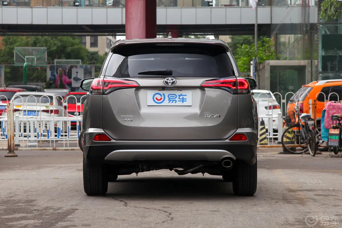 RAV4荣放2.0L CVT 两驱 智尚版 国VI正后水平