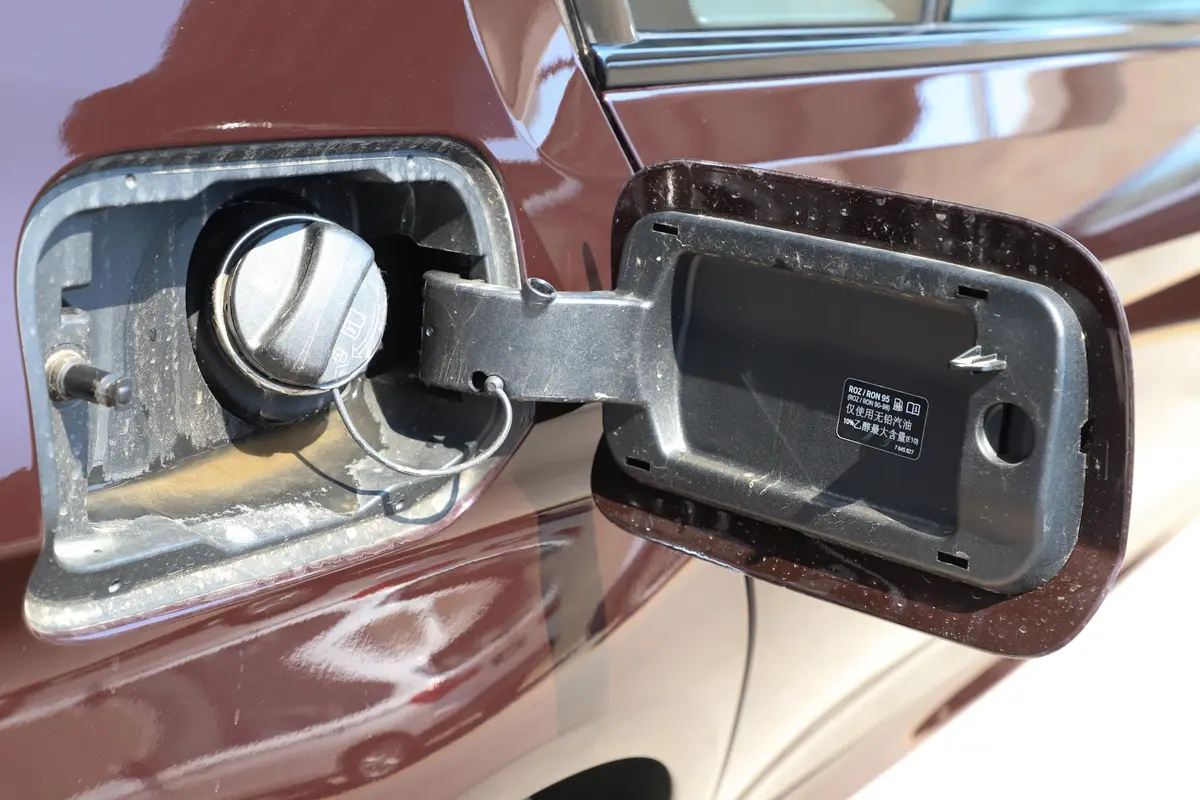 宝马5系改款 530Li xDrive M运动套装油箱盖