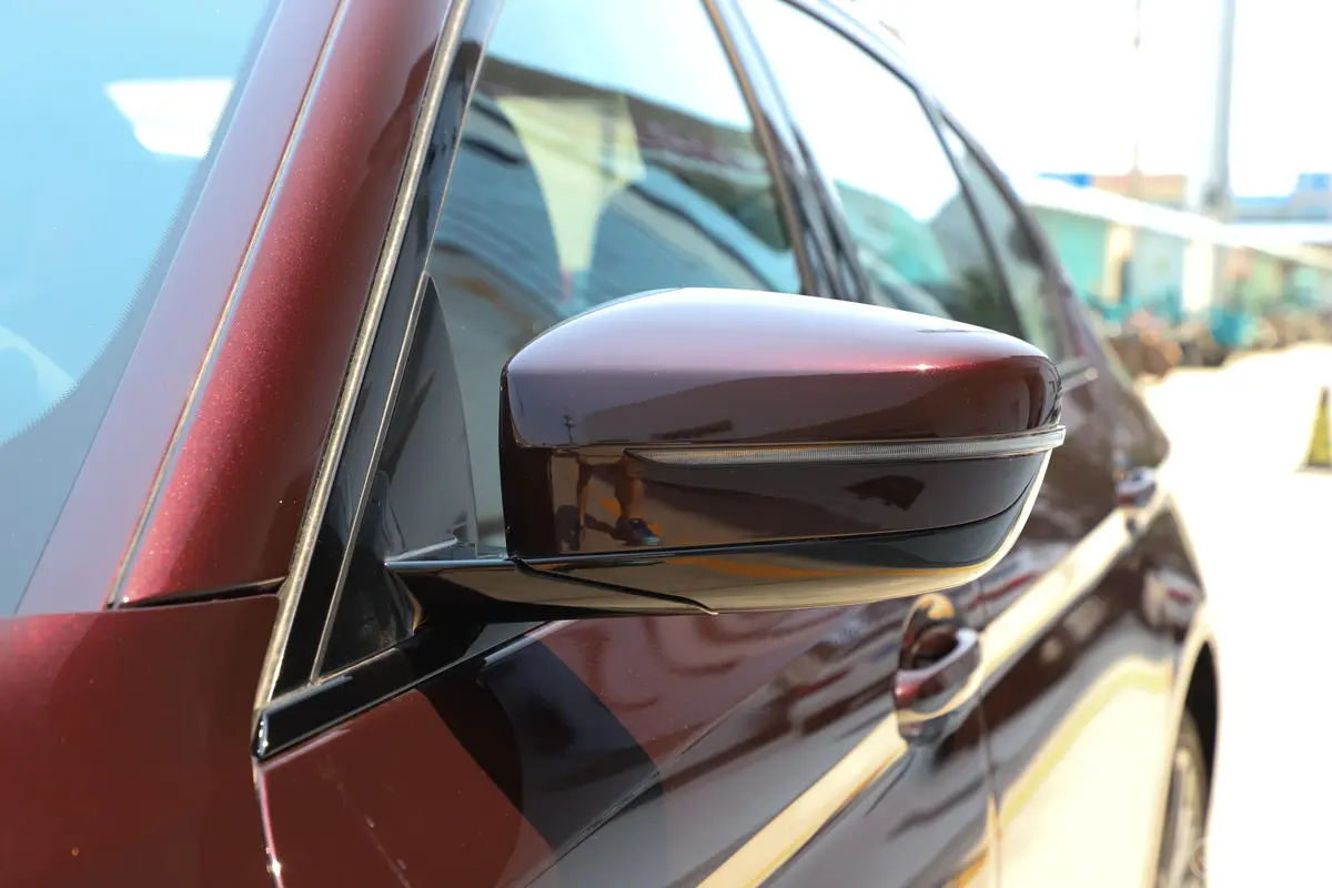 宝马5系改款 530Li xDrive M运动套装主驾驶后视镜背面