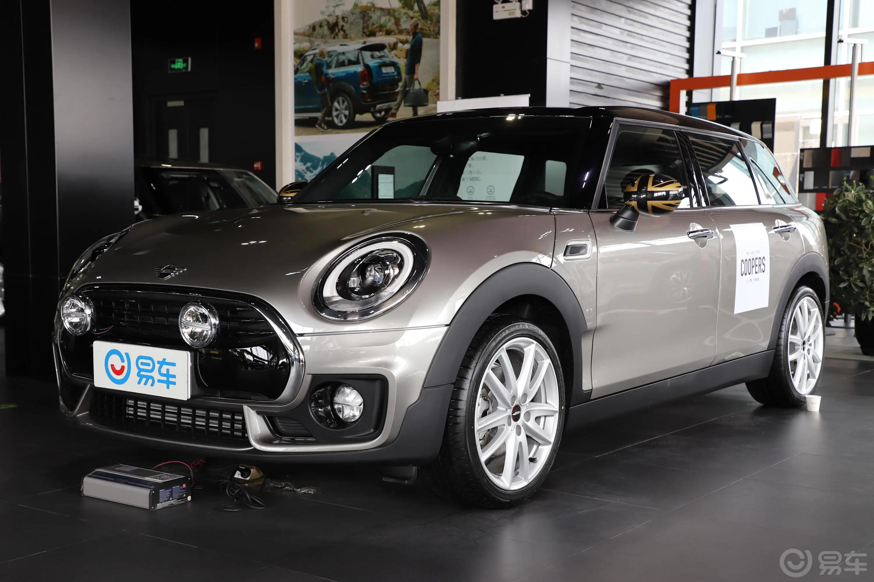 MINI CLUBMAN1.5T COOPER 赛车手侧前45度车头向左水平