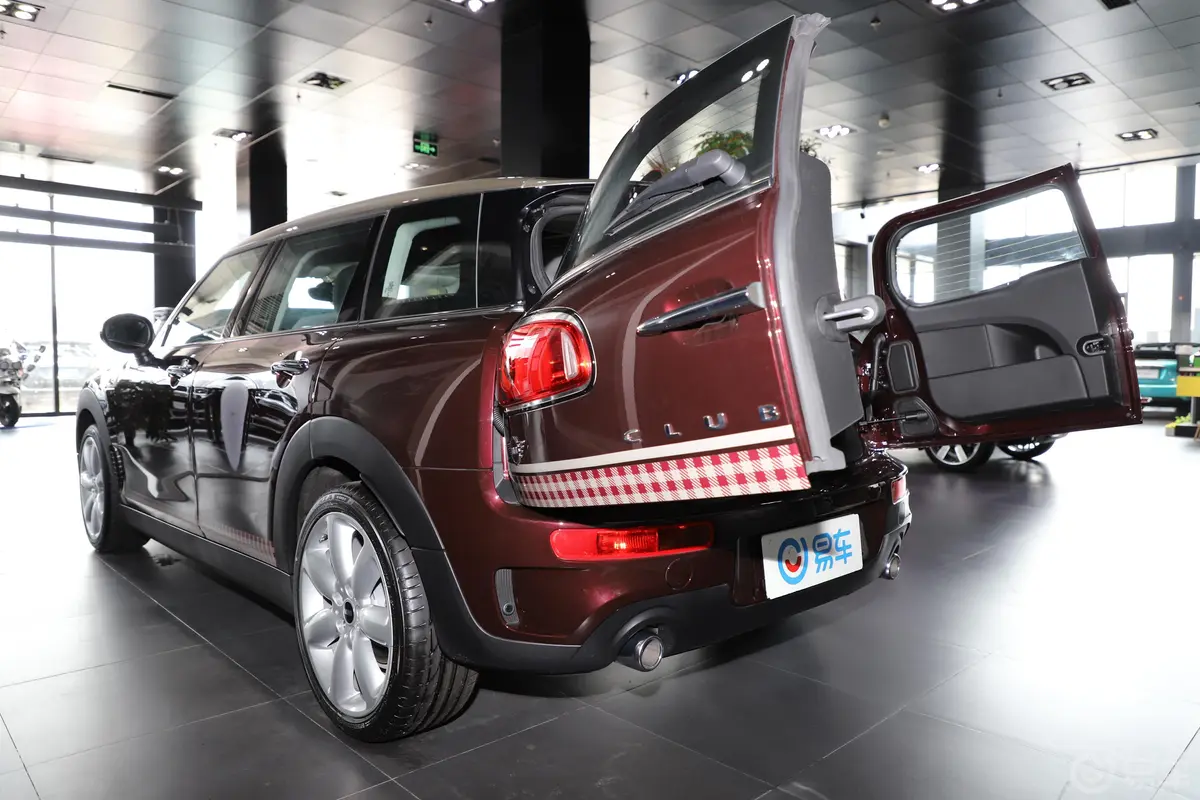 MINI CLUBMAN2.0T COOPER S 经典派后备厢开启45度侧拍