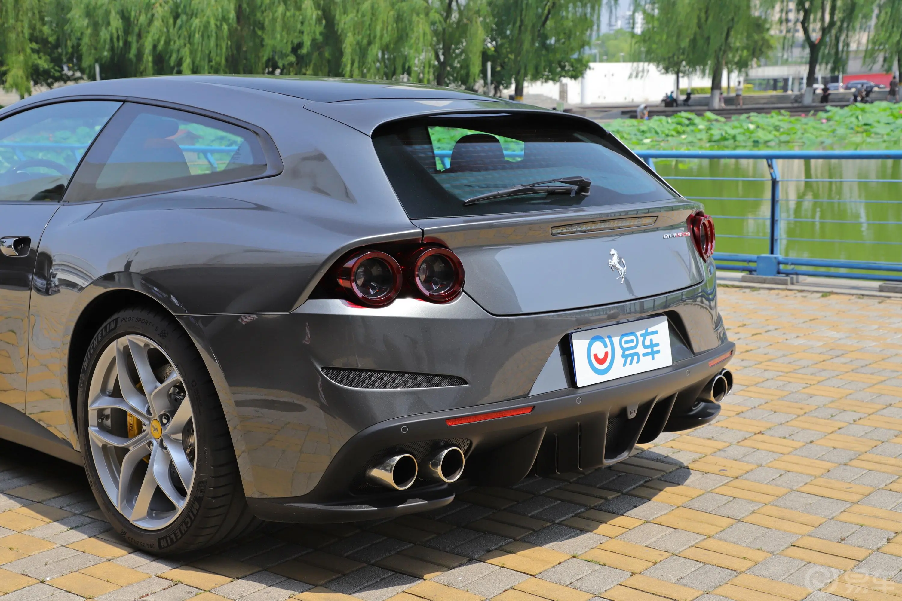 GTC4Lusso3.9T V8外观