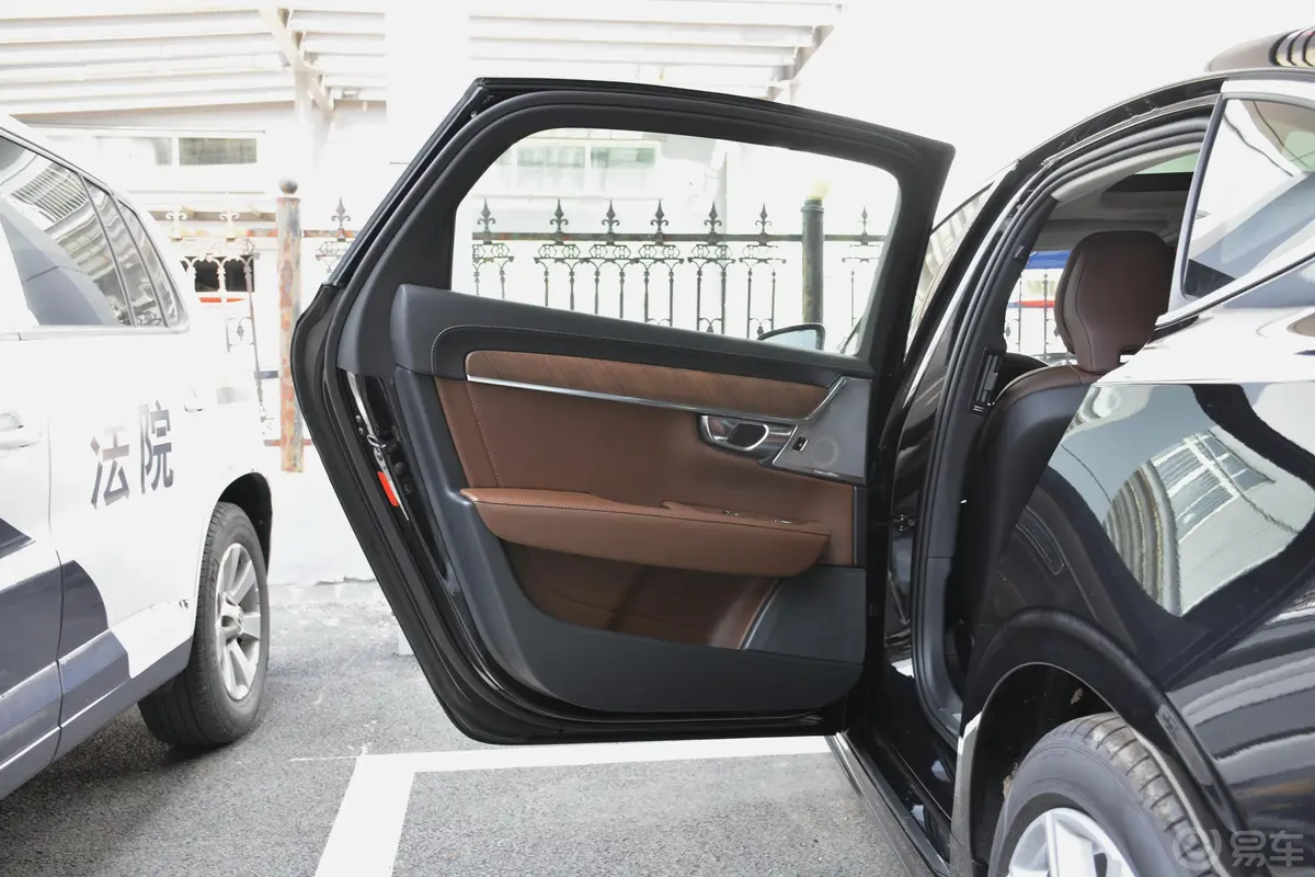 沃尔沃S90T5 智雅豪华版驾驶员侧后车门