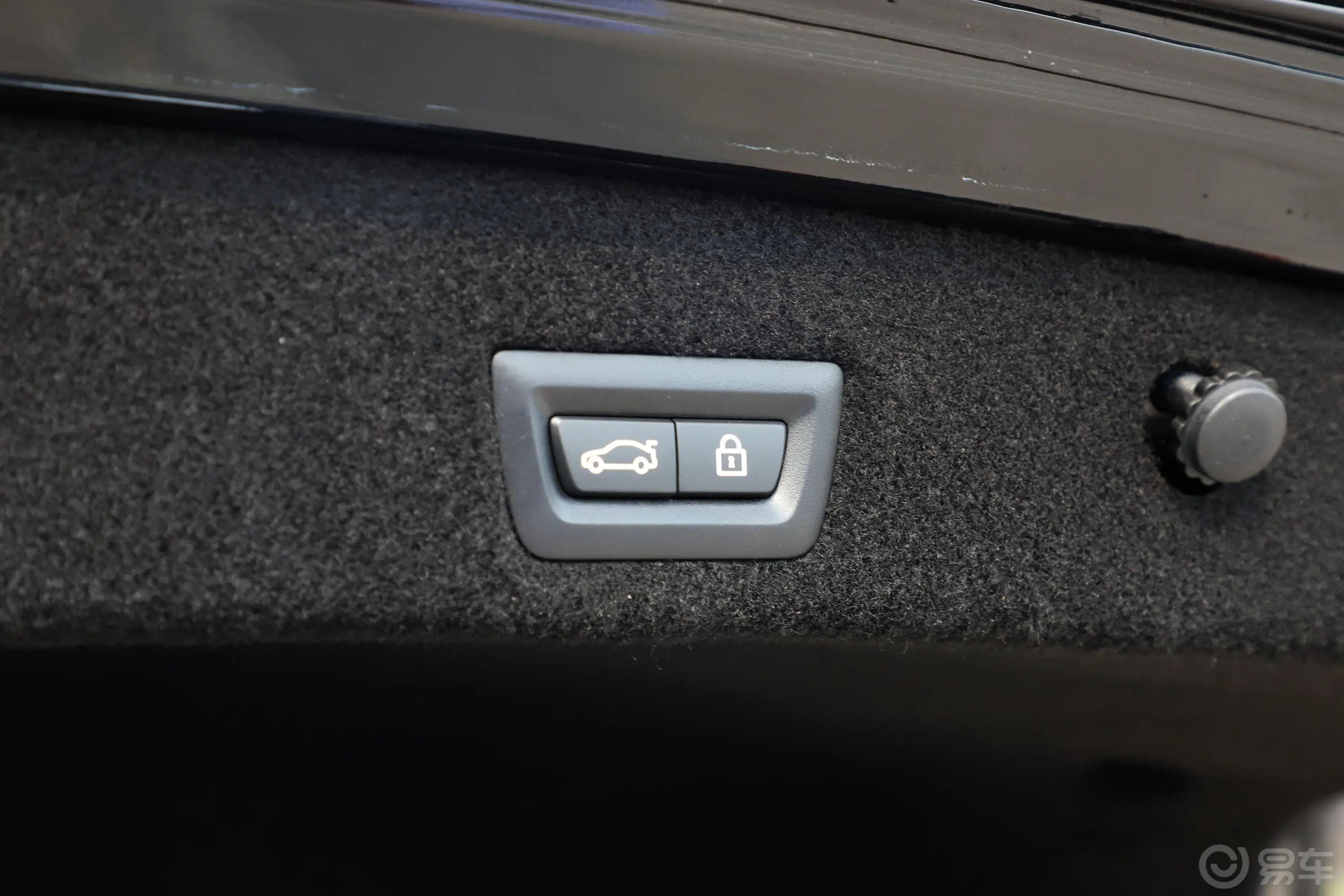 宝马7系730Li M运动套装电动尾门按键（手动扶手）