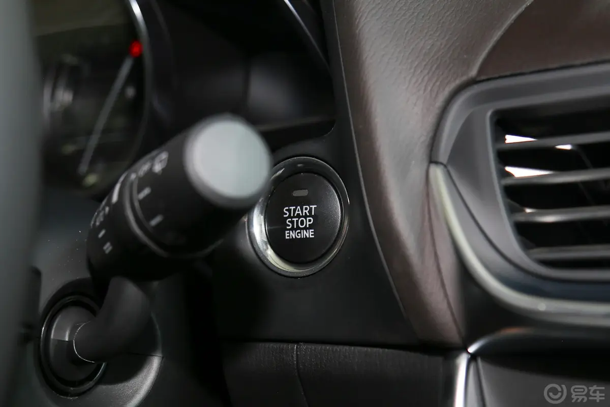 马自达CX-42.0L 手自一体 两驱 蓝天领先版 国VI钥匙孔或一键启动按键