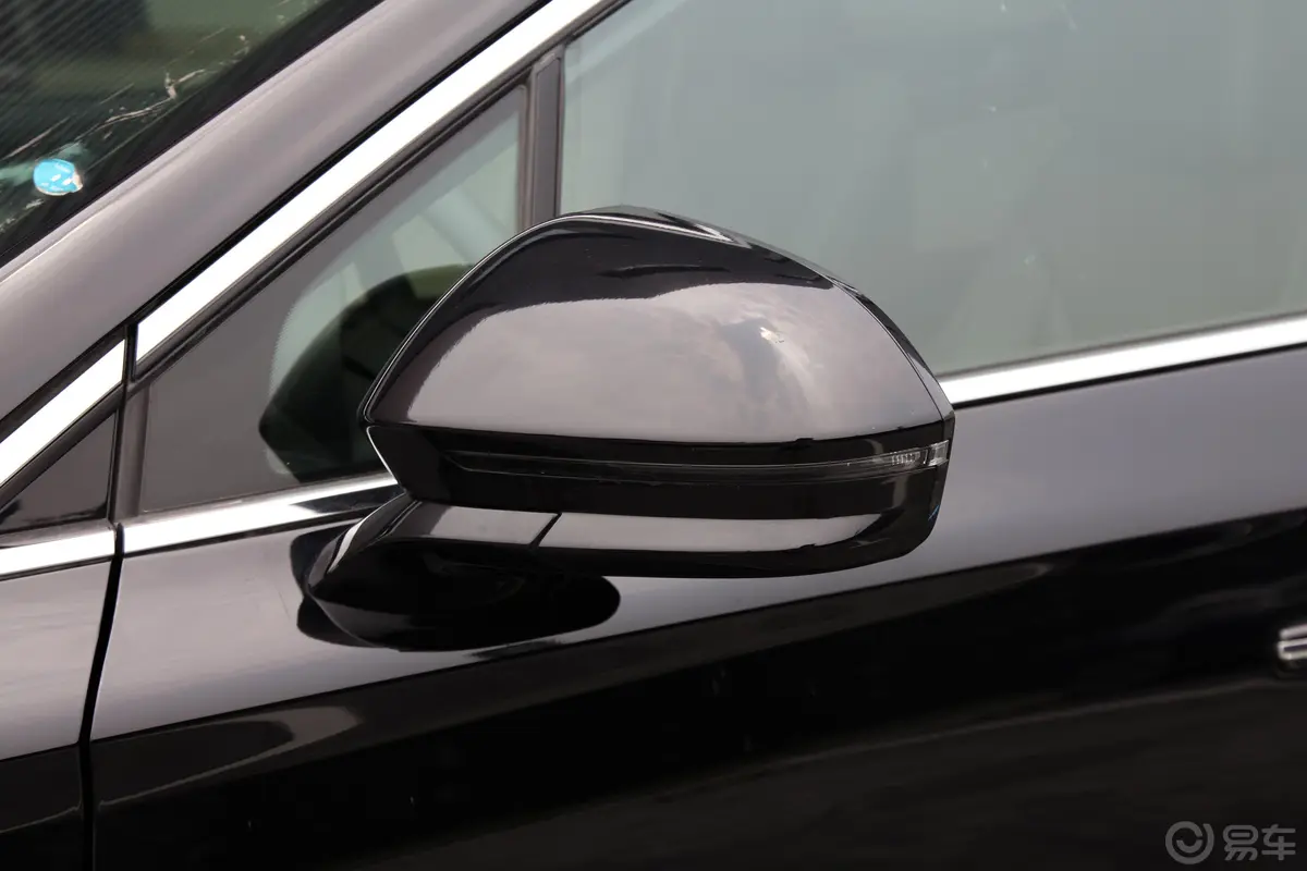 林肯MKC2.0T 手自一体 两驱 尊雅版 国VI主驾驶后视镜背面