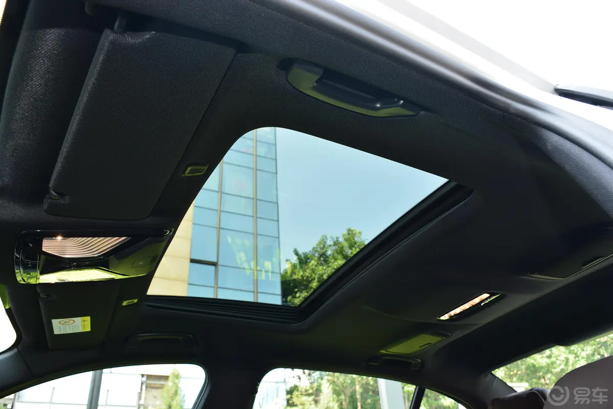 宝马5系改款 525Li M运动套装天窗内拍关闭