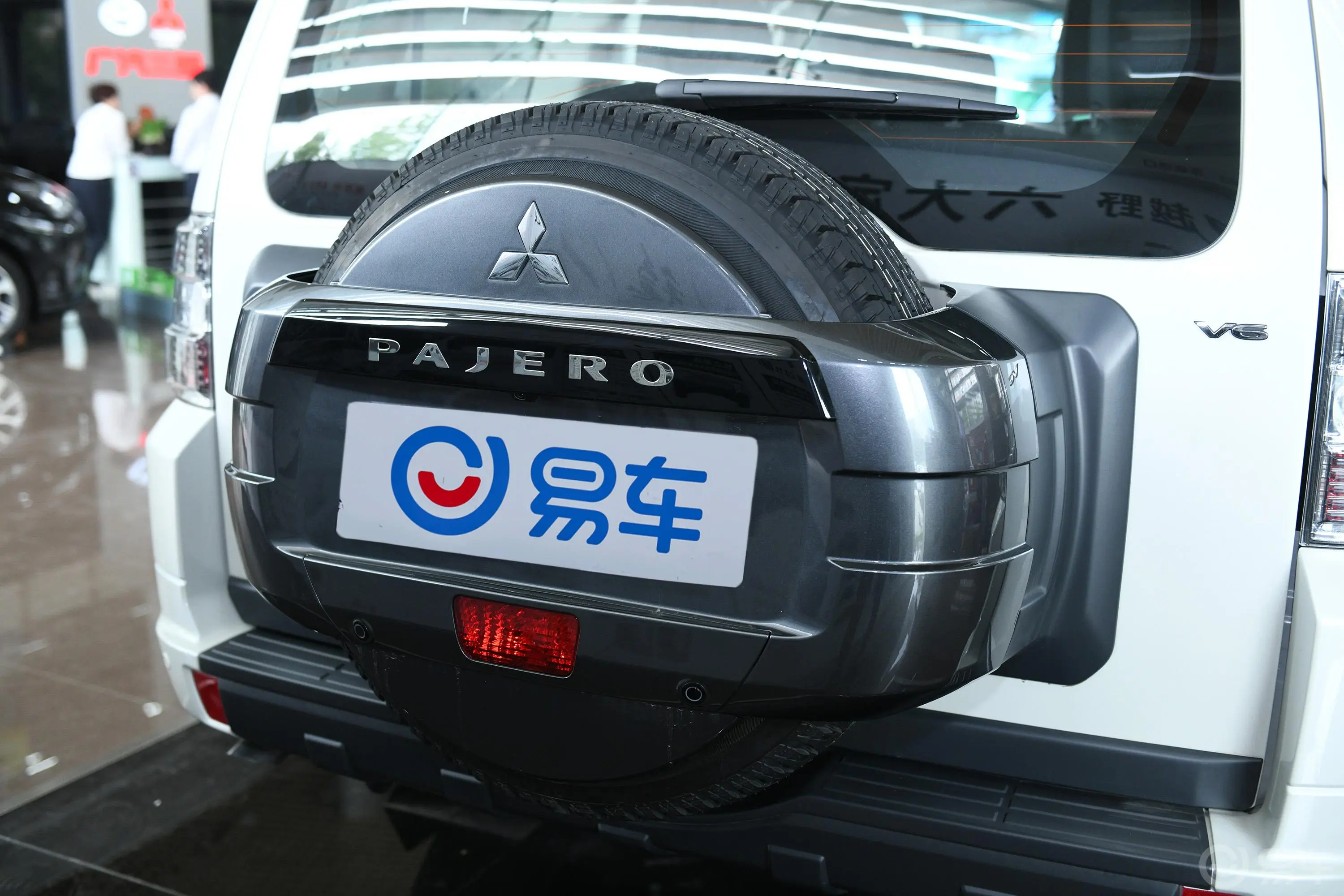帕杰罗(进口)3.0L 舒适版备胎