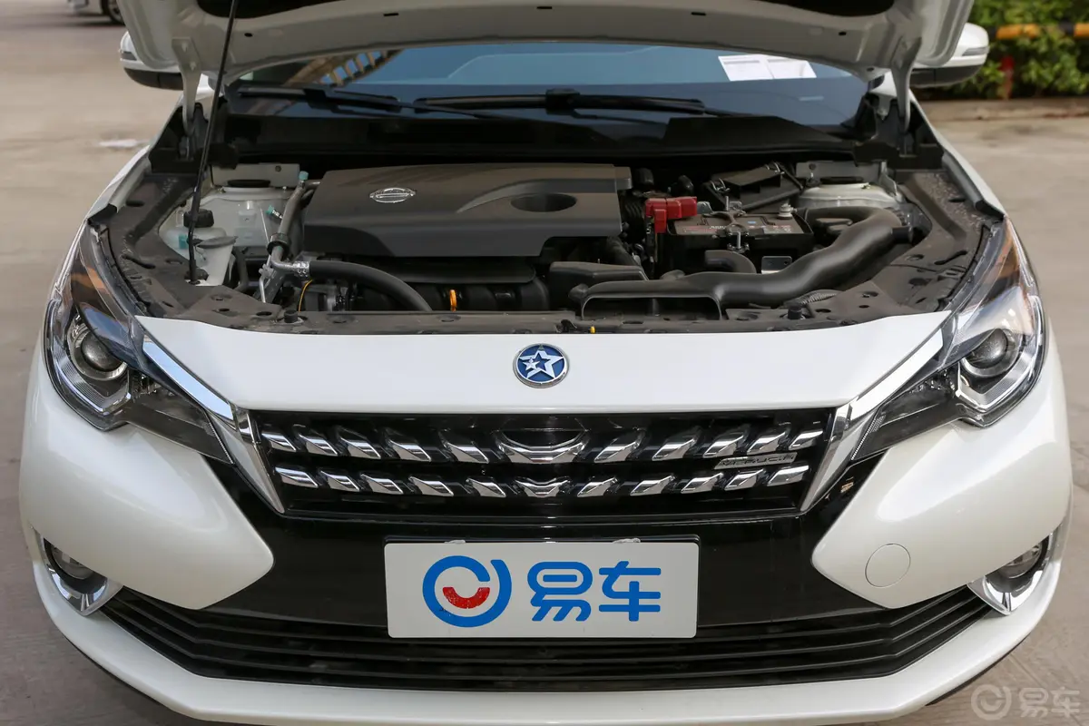 启辰T902.0L CVT 智联风尚版 国V发动机舱整体