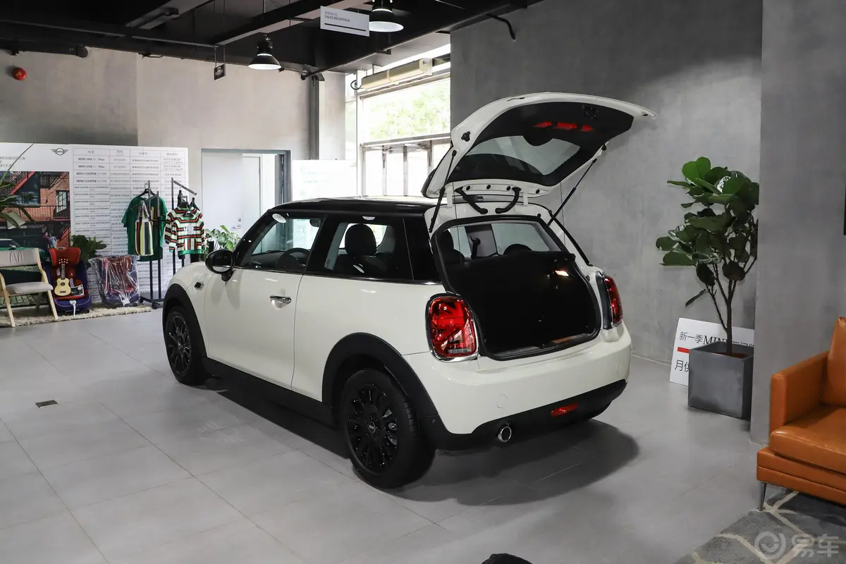 MINI1.5T COOPER 双离合 经典派 三门版空间