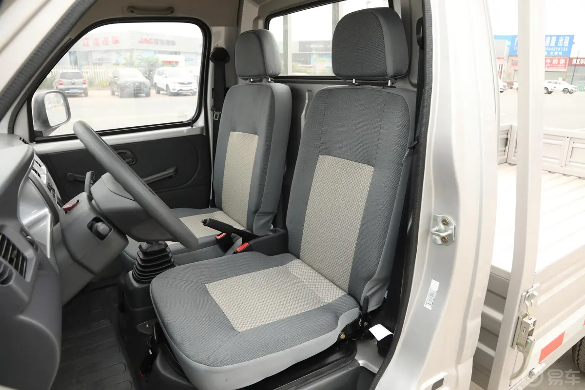 新豹MINI1.0L 汽油DK10单排2600货箱单后轮 国V驾驶员座椅