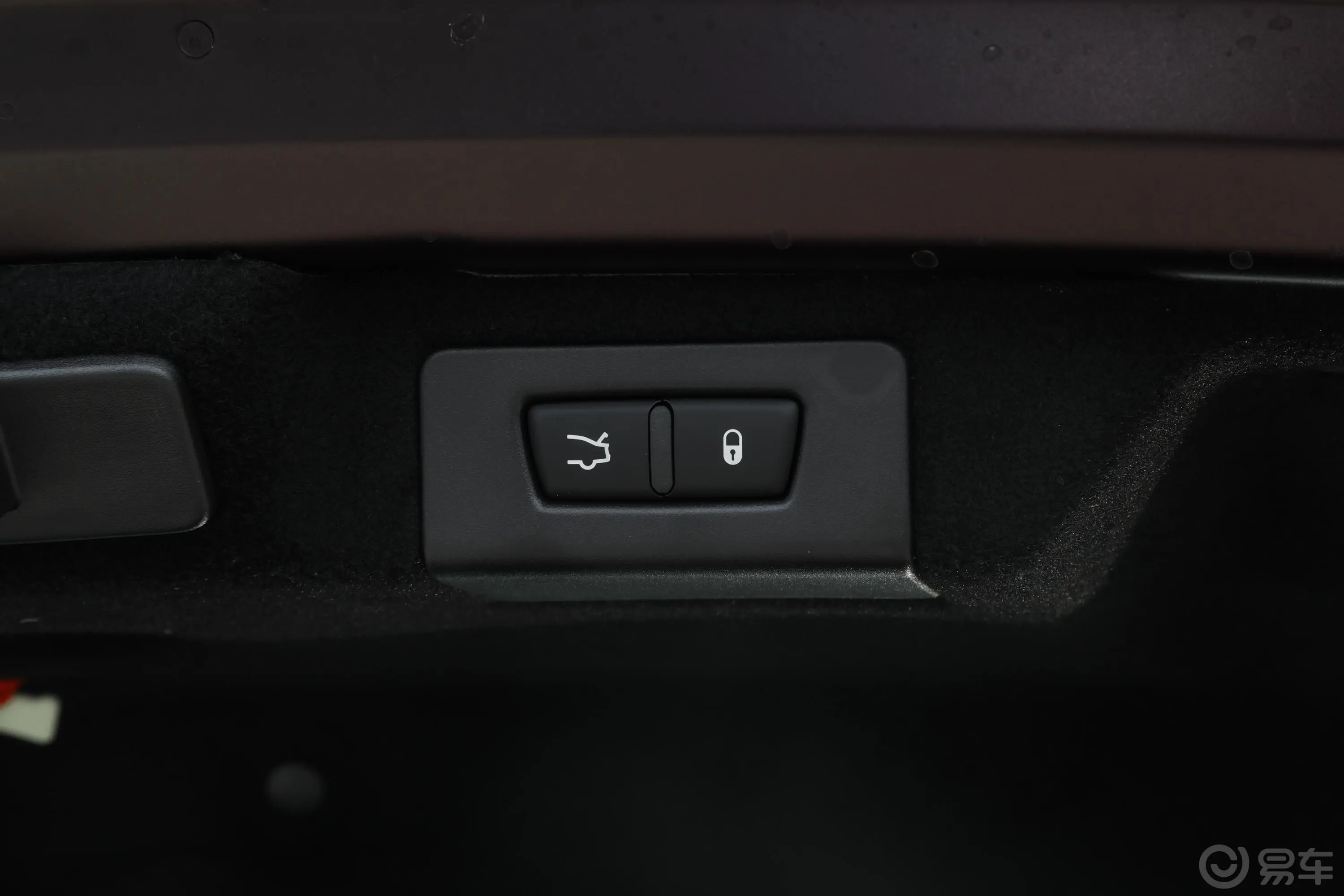 Quattroporte350Hp 豪华版电动尾门按键（手动扶手）