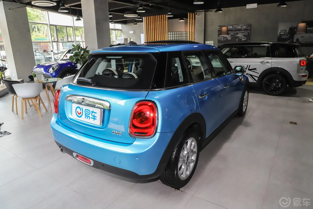 MINI1.5T ONE 双离合 五门版侧后45度车头向右水平